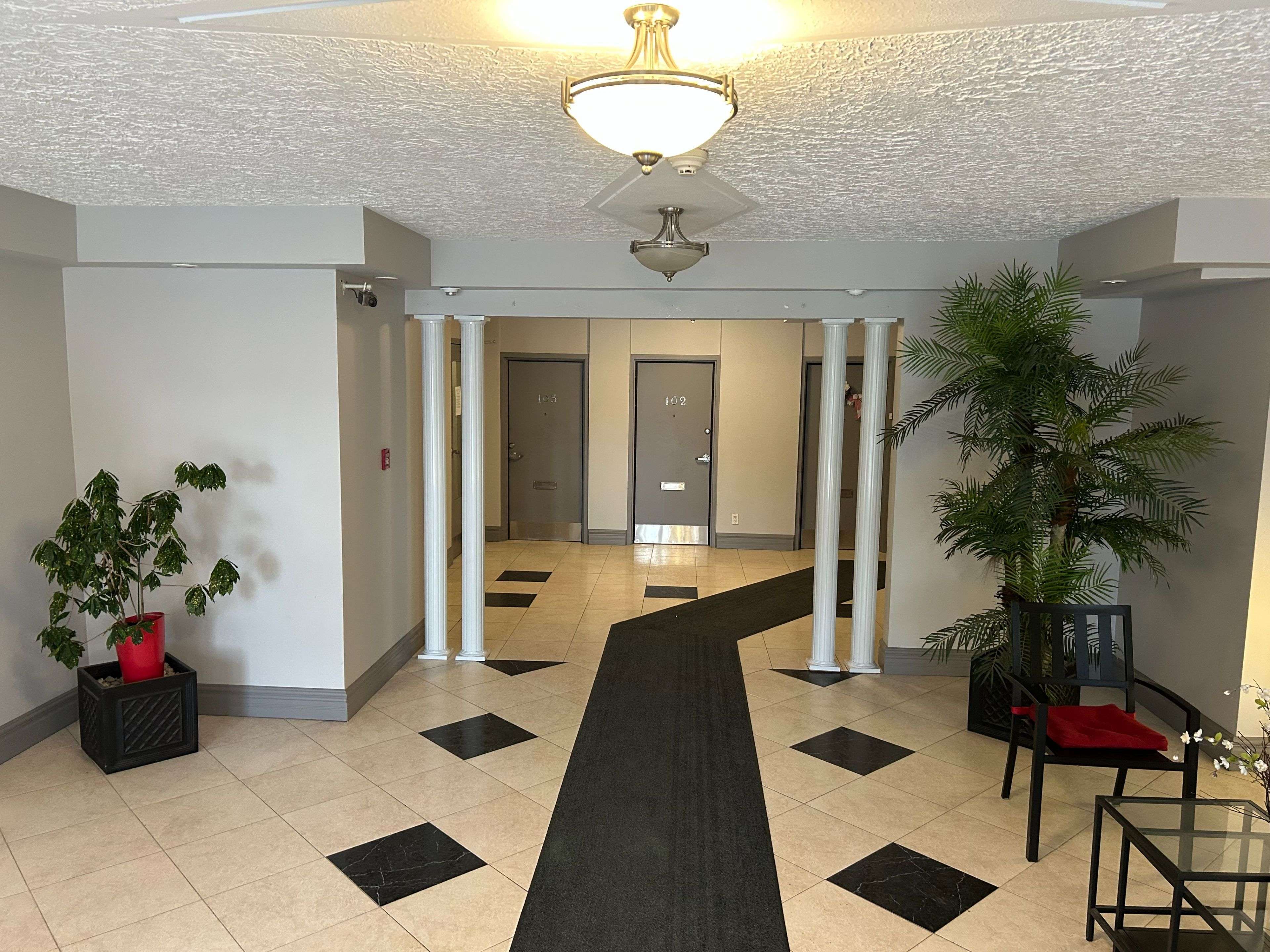 Hamilton, ON L8P 3R9,101 QUEEN ST #506