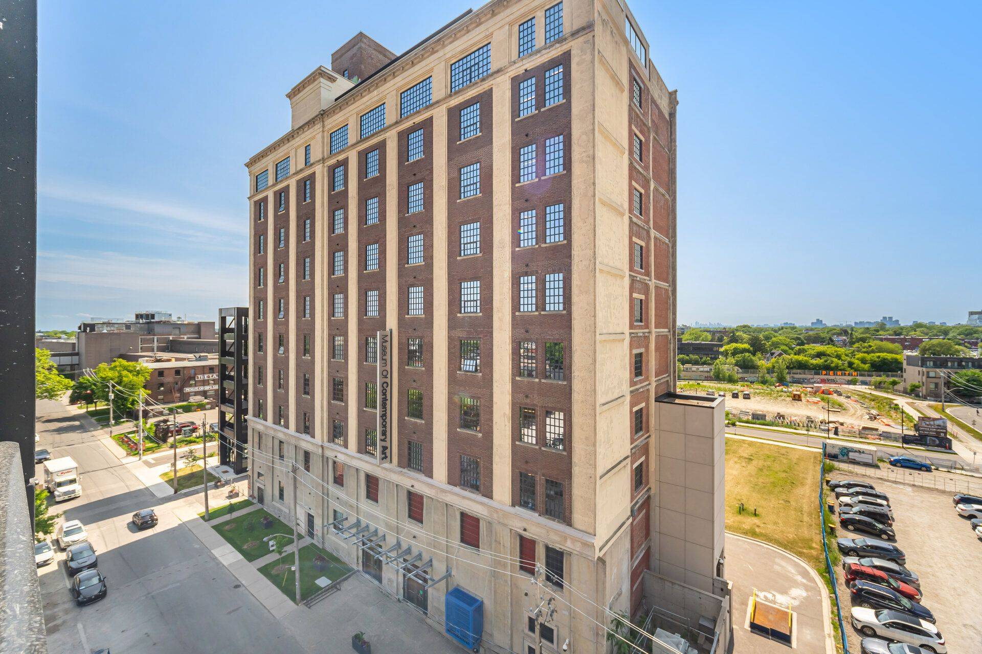 Toronto C01, ON M6R 2B2,181 Sterling AVE #708