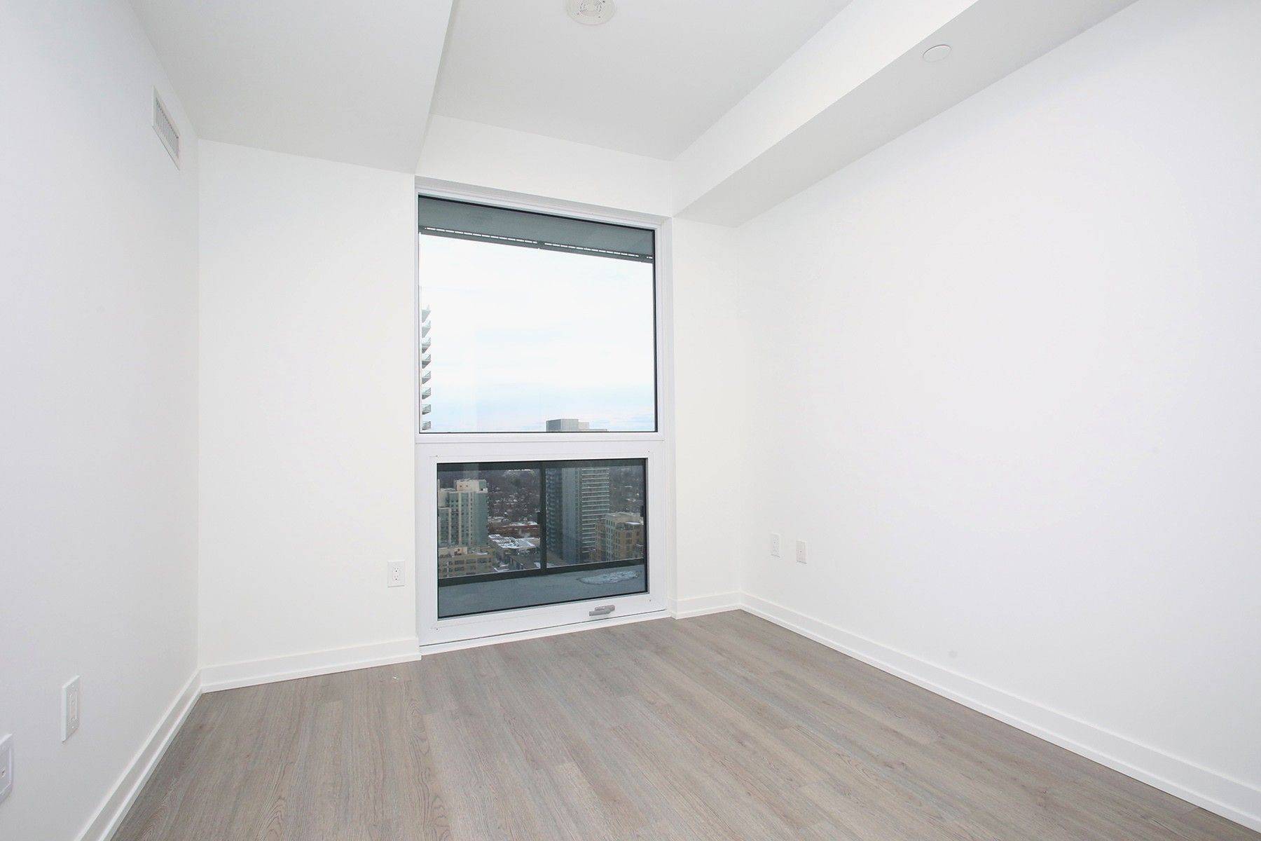 Toronto C10, ON M4P 1P9,39 Roehampton AVE #2702
