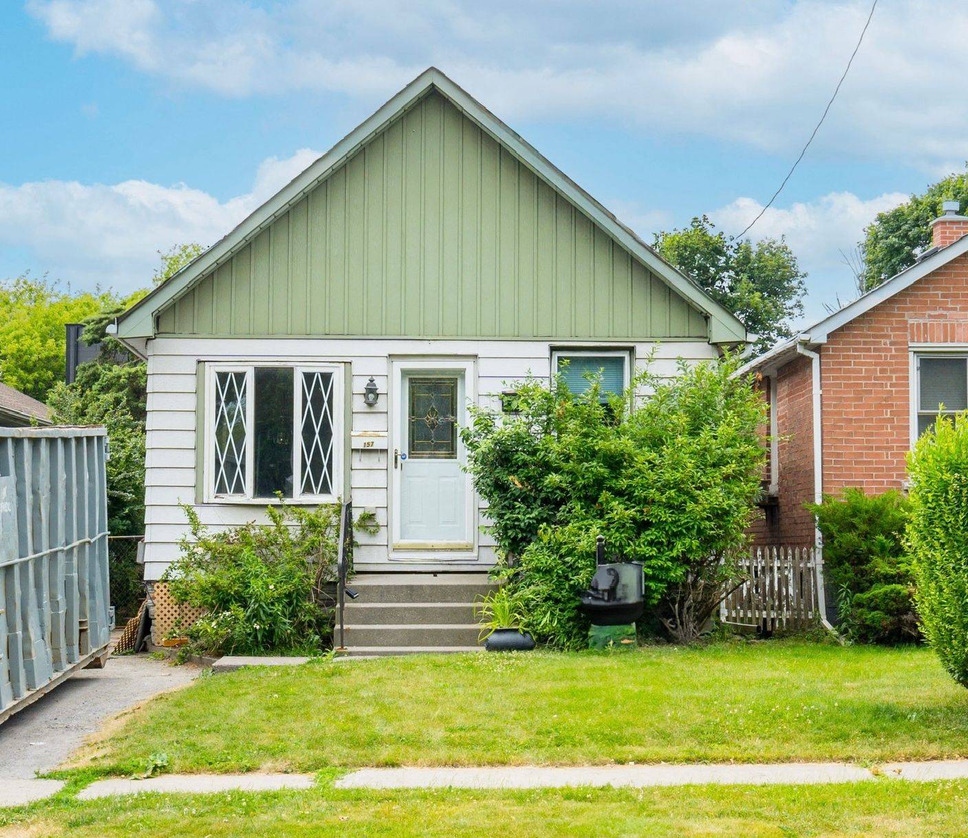 Oshawa, ON L1J 1R3,157 College AVE