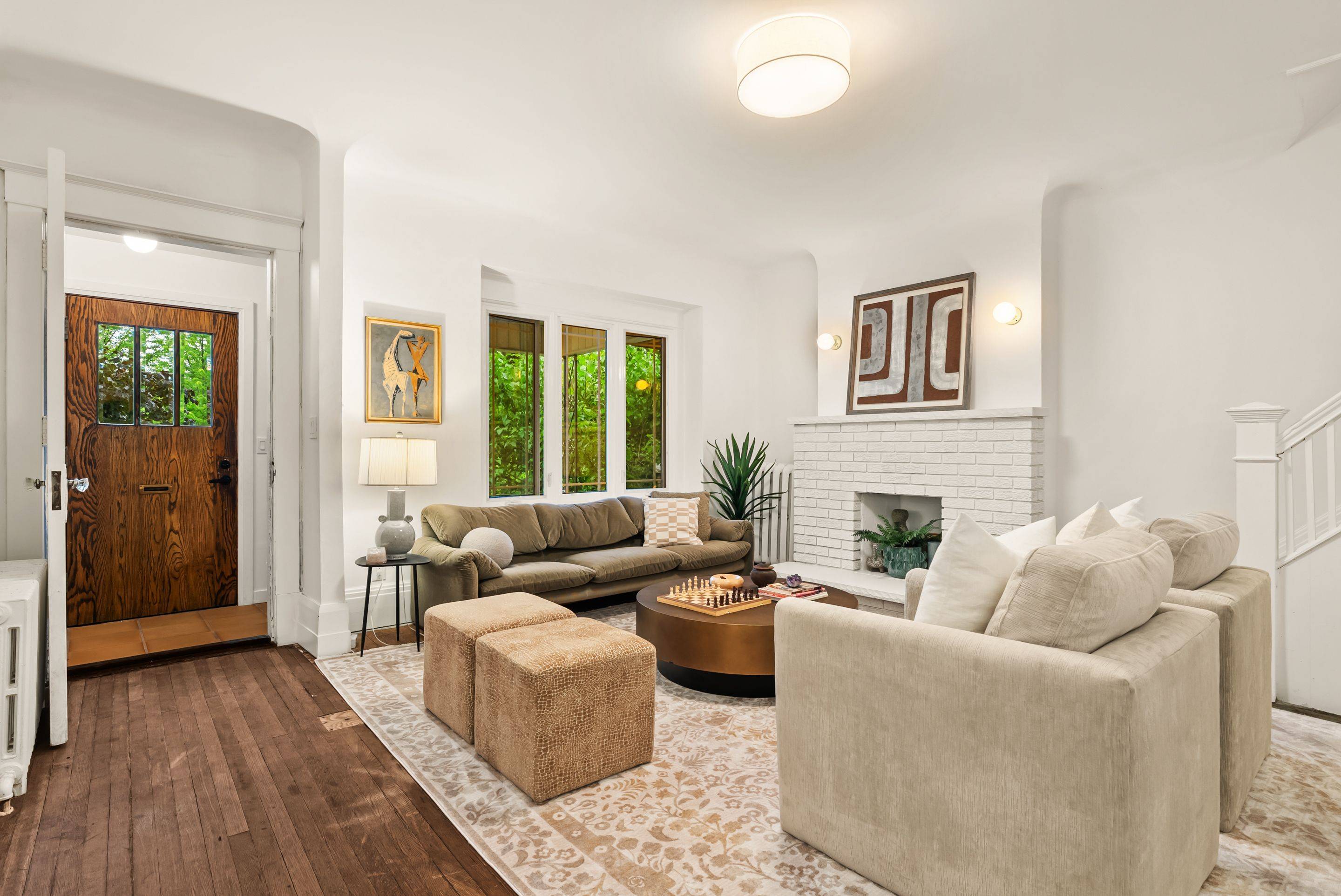 Toronto W02, ON M6P 1E9,215 Glenlake AVE