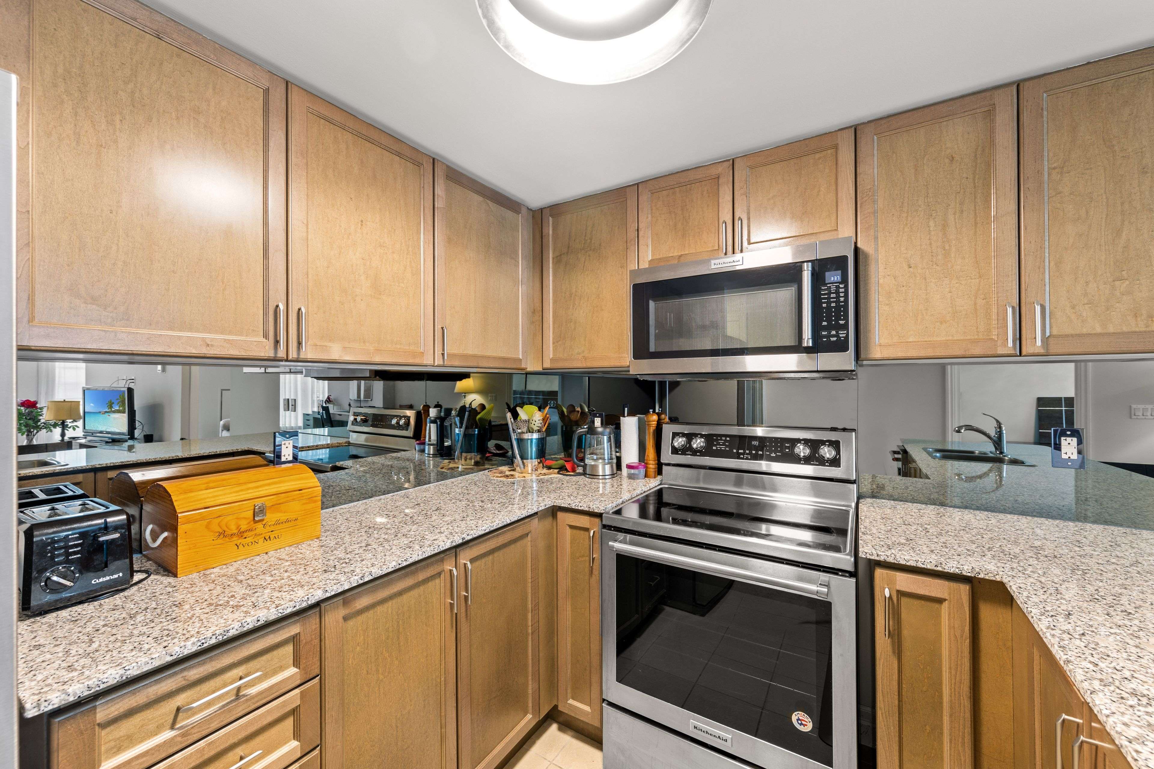 Toronto C02, ON M5R 1M2,8 Scollard ST #1410