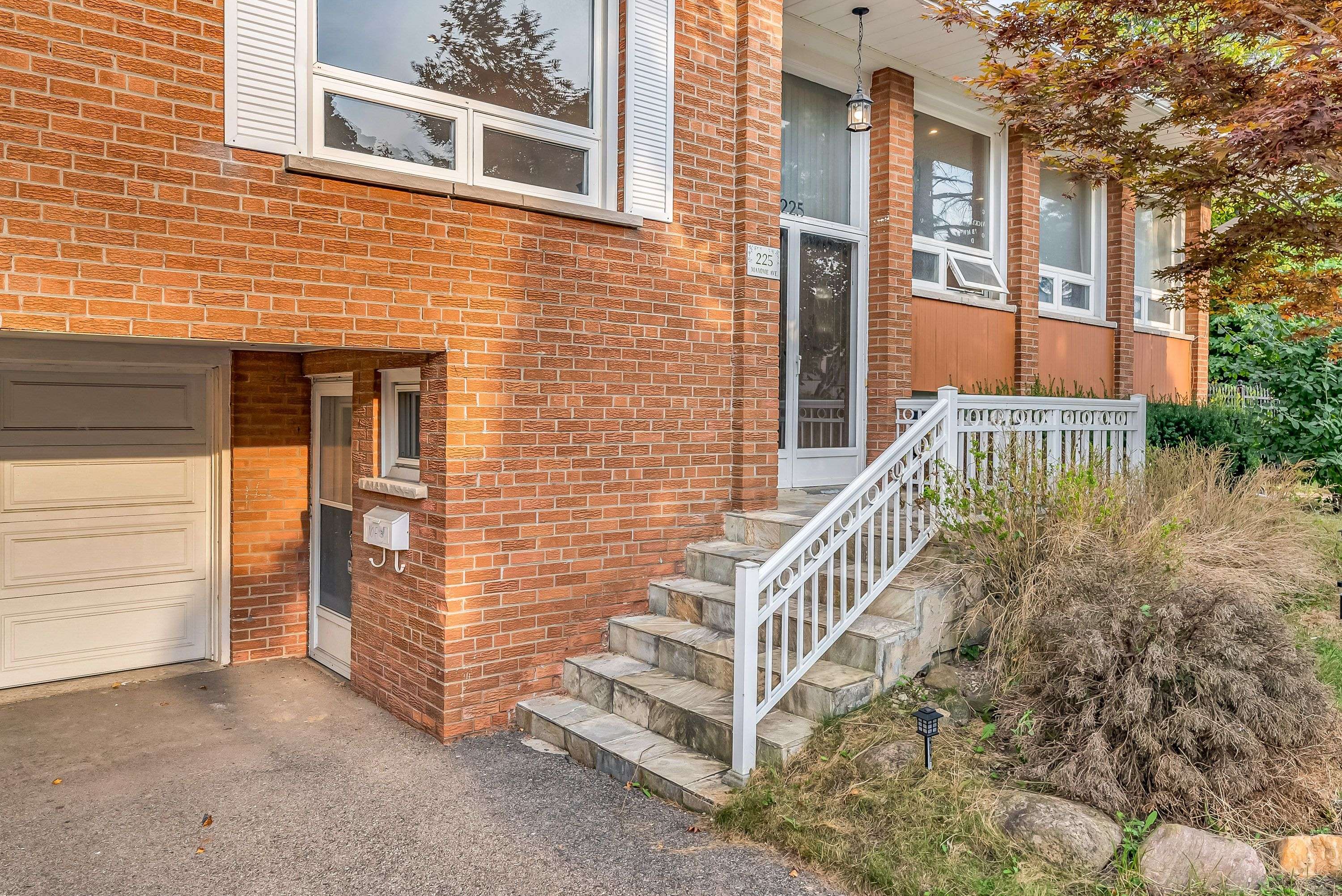 Toronto C14, ON M2M 3L3,225 Maxome AVE
