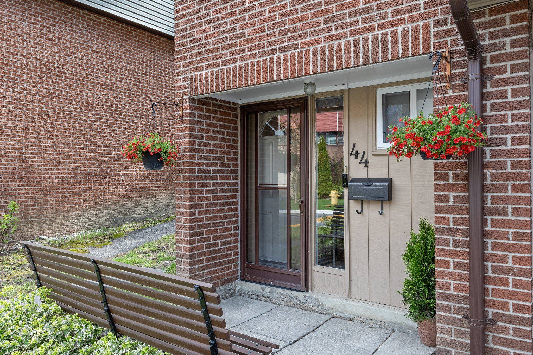 Pickering, ON L1V 2Y8,1310 Fieldlight BLVD #44