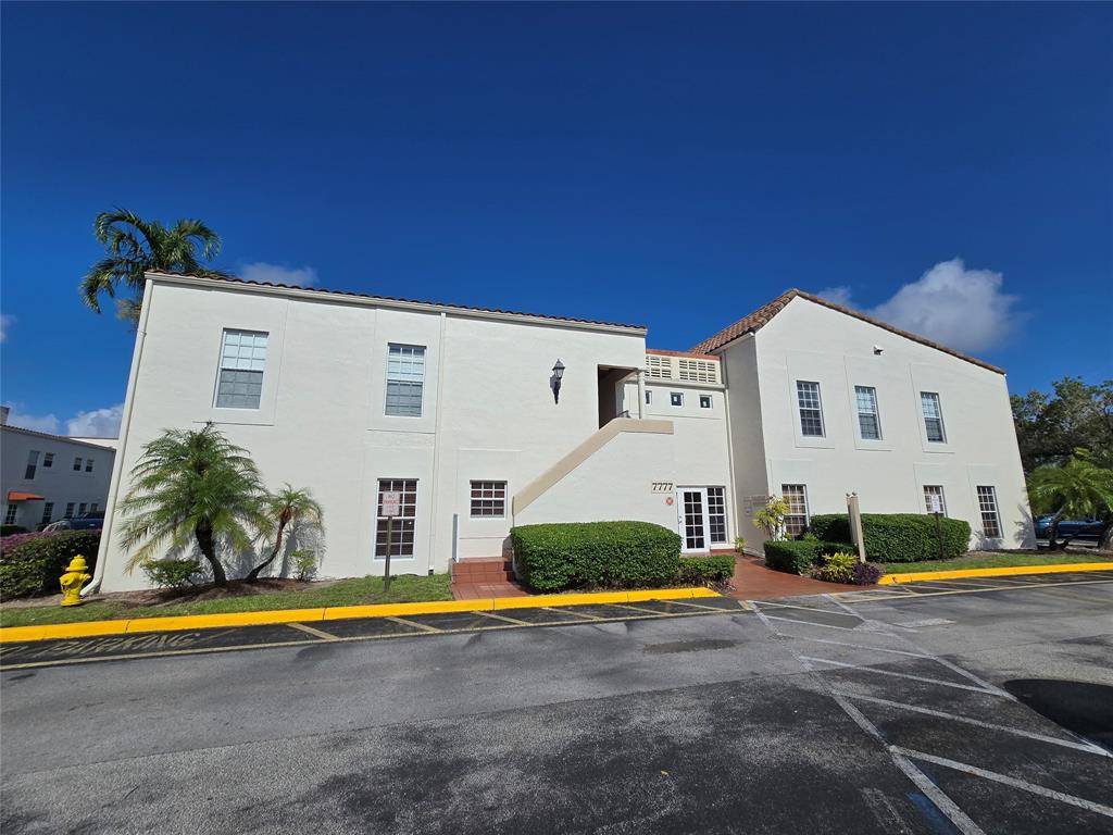 Tamarac, FL 33321,7777 N University Dr #101S