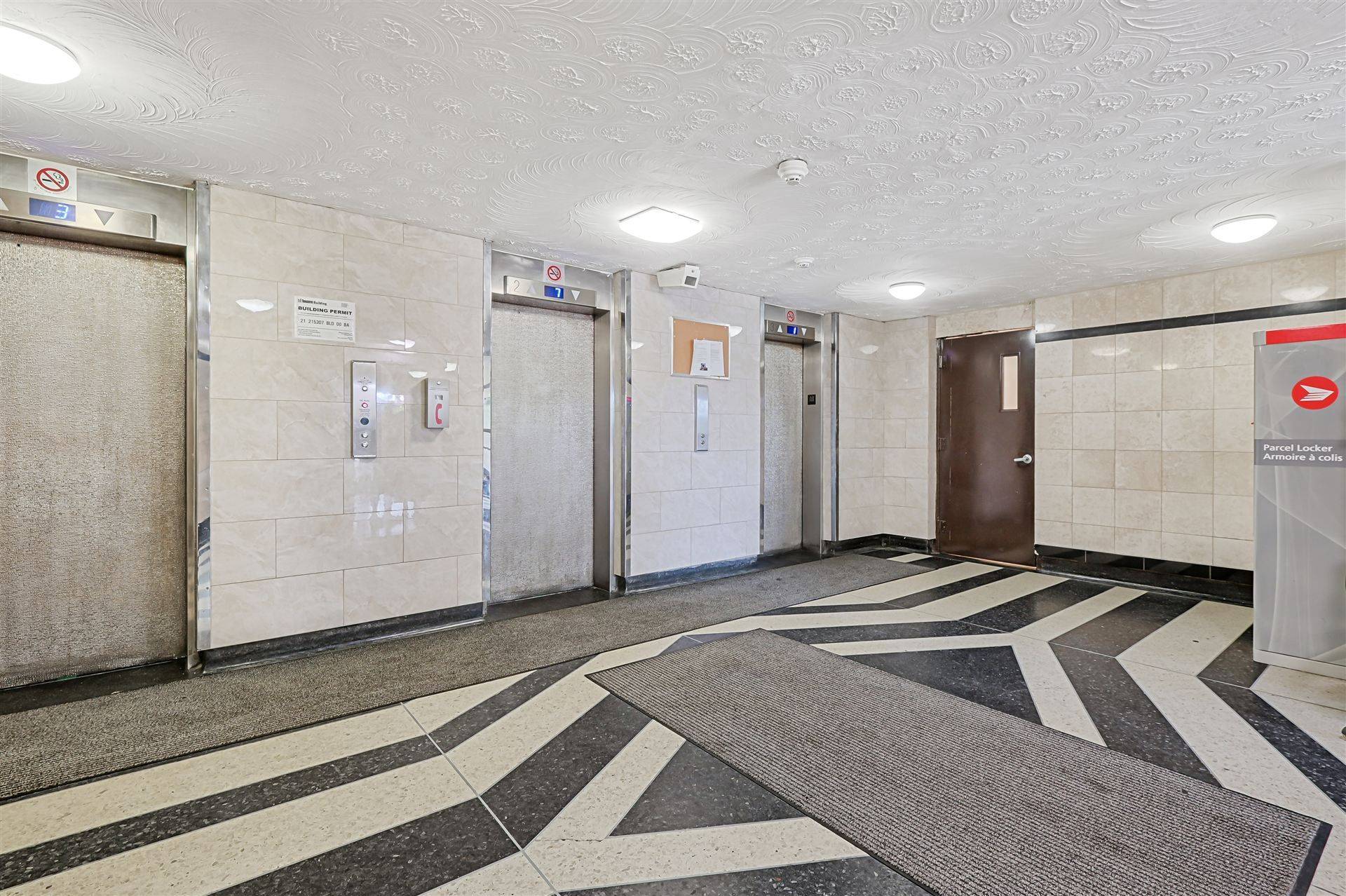 Toronto W04, ON M6B 2G8,940 Caledonia RD #611