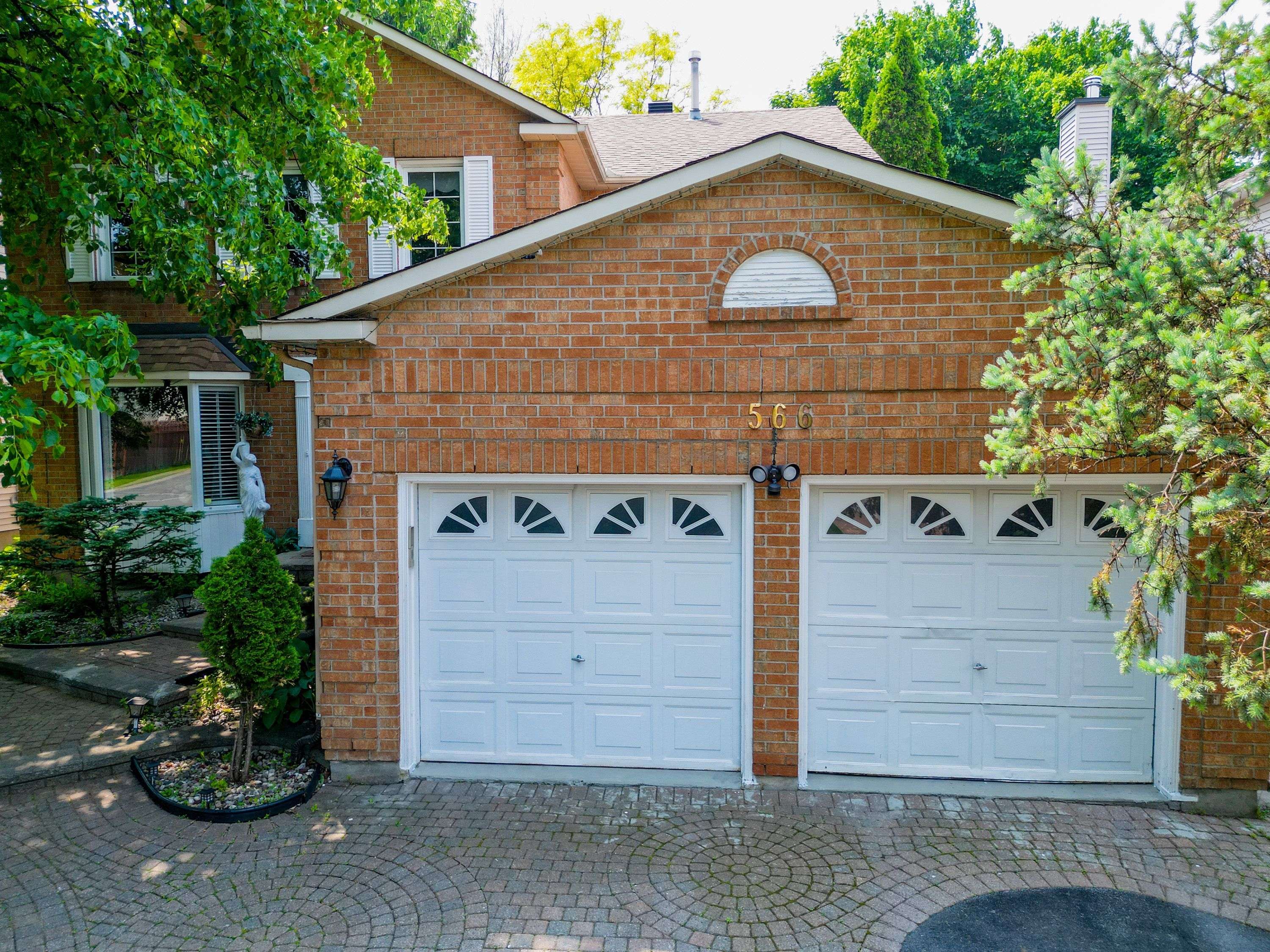Orleans - Cumberland And Area, ON K4A 2A4,566 Falwyn CRES W