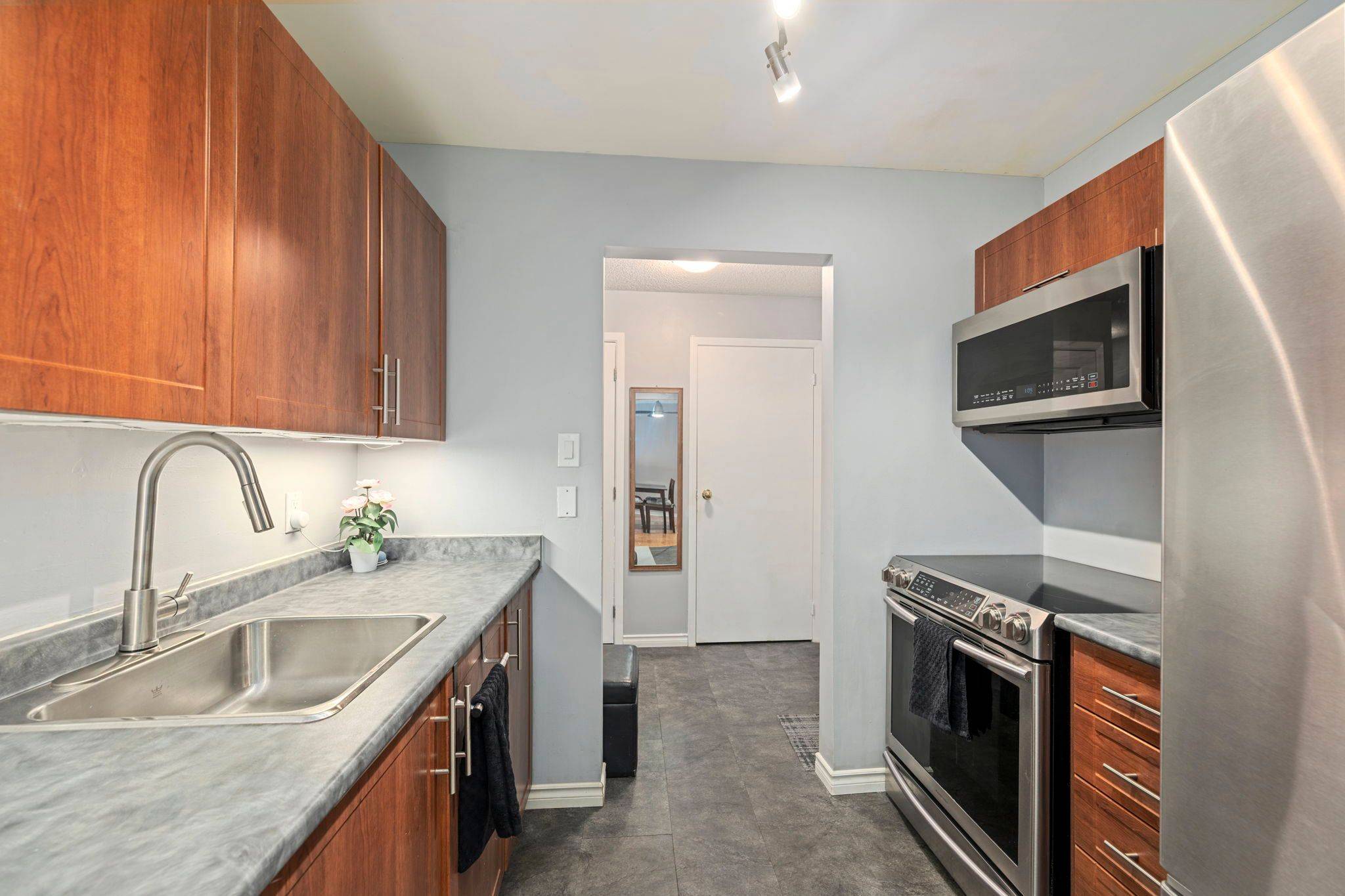 London South, ON N5Z 4Y1,739 Deveron CRES #203