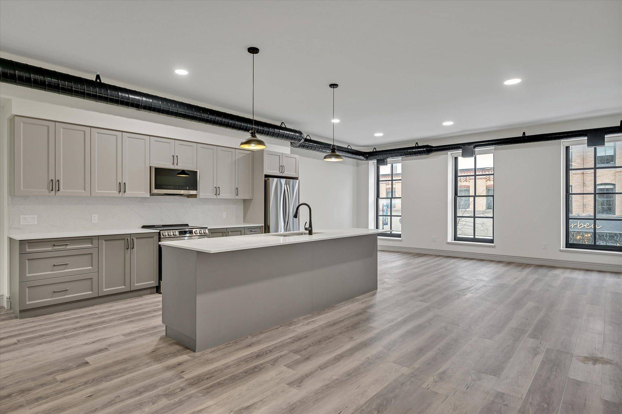 Peterborough Central, ON K9H 3R3,380 George ST #1B