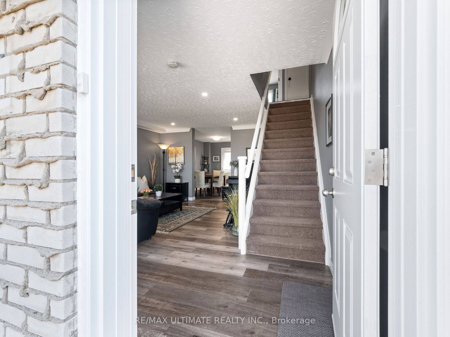 Fort Erie, ON L2A 1Z6,252 Bertie ST #3