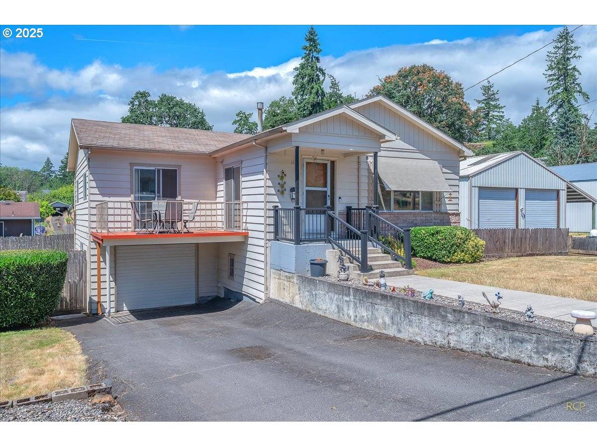 St Helens, OR 97051,165 N 6TH ST