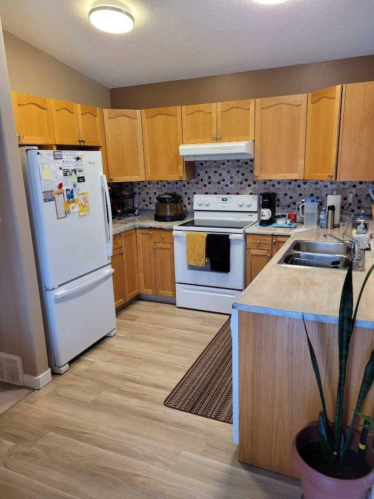 Grande Prairie, AB T8X 1N5,9405 Lakeland DR