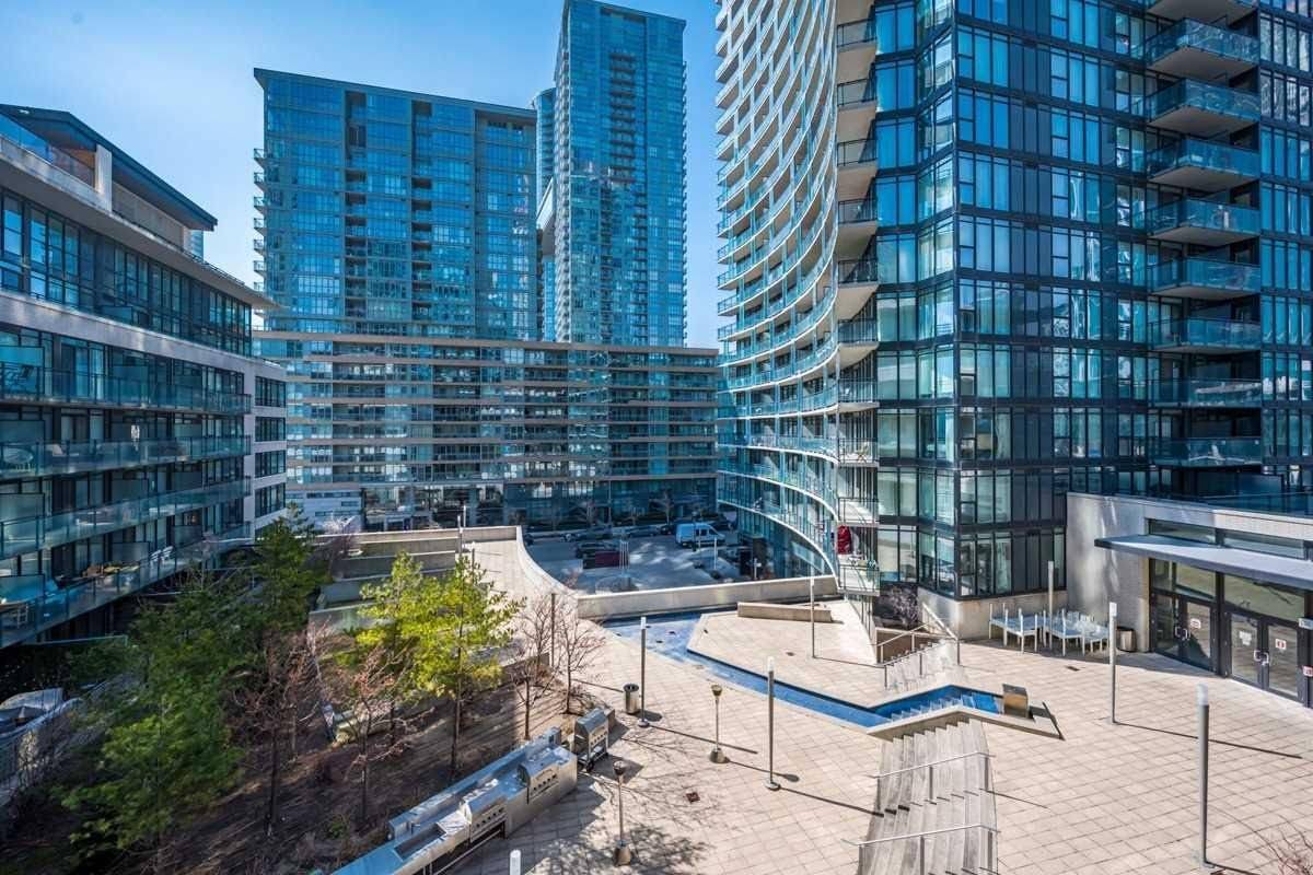 Toronto C01, ON M5V 3Z5,8 Telegram Mews #628