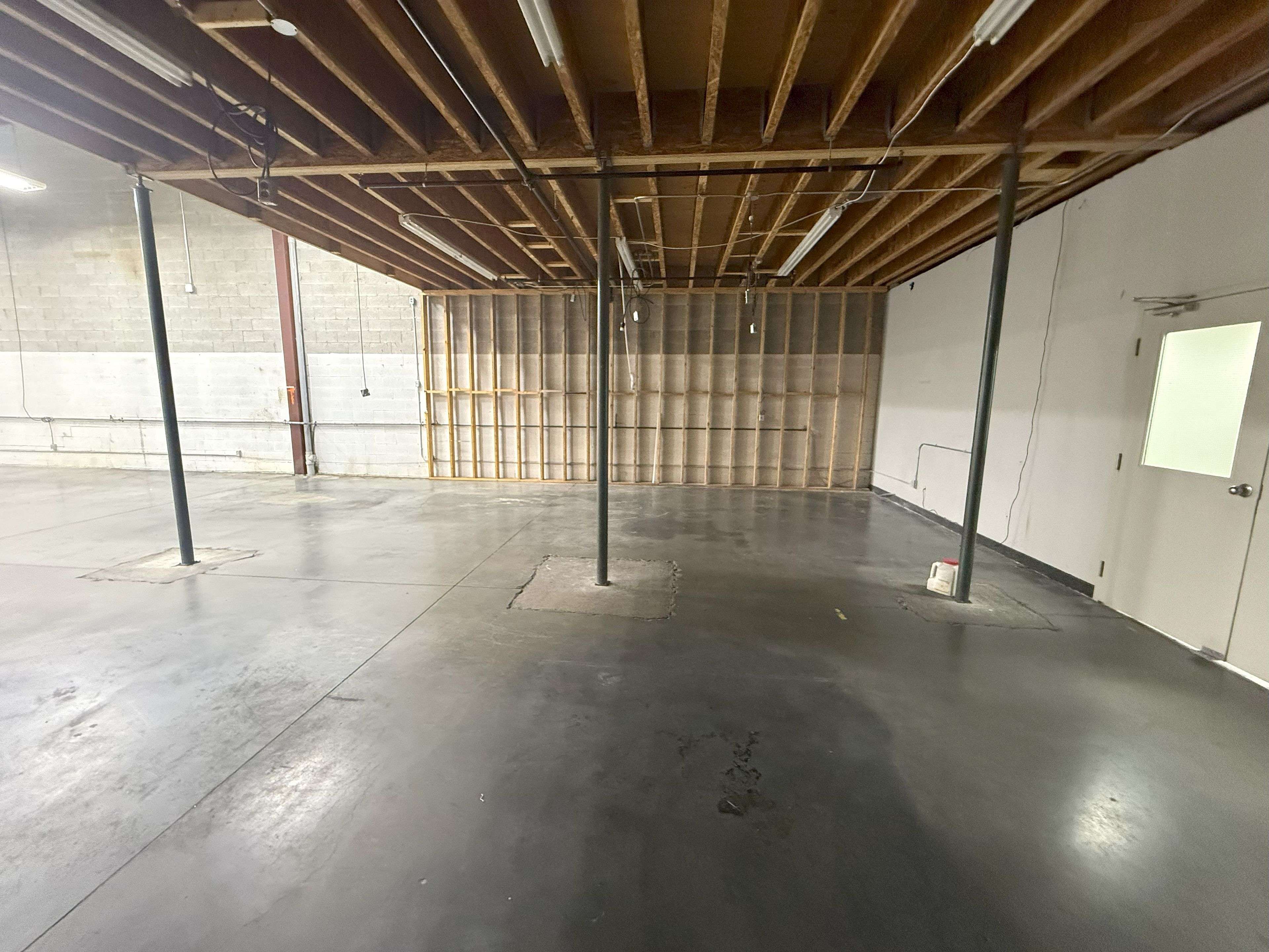 Orillia, ON L3V 0T1,23 PROGRESS DR #4