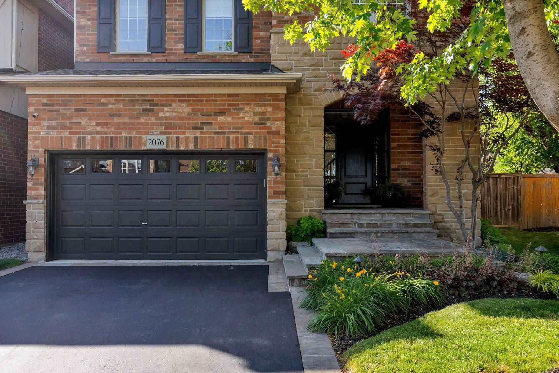 Oakville, ON L6M 5E2,2076 Rochester CIR