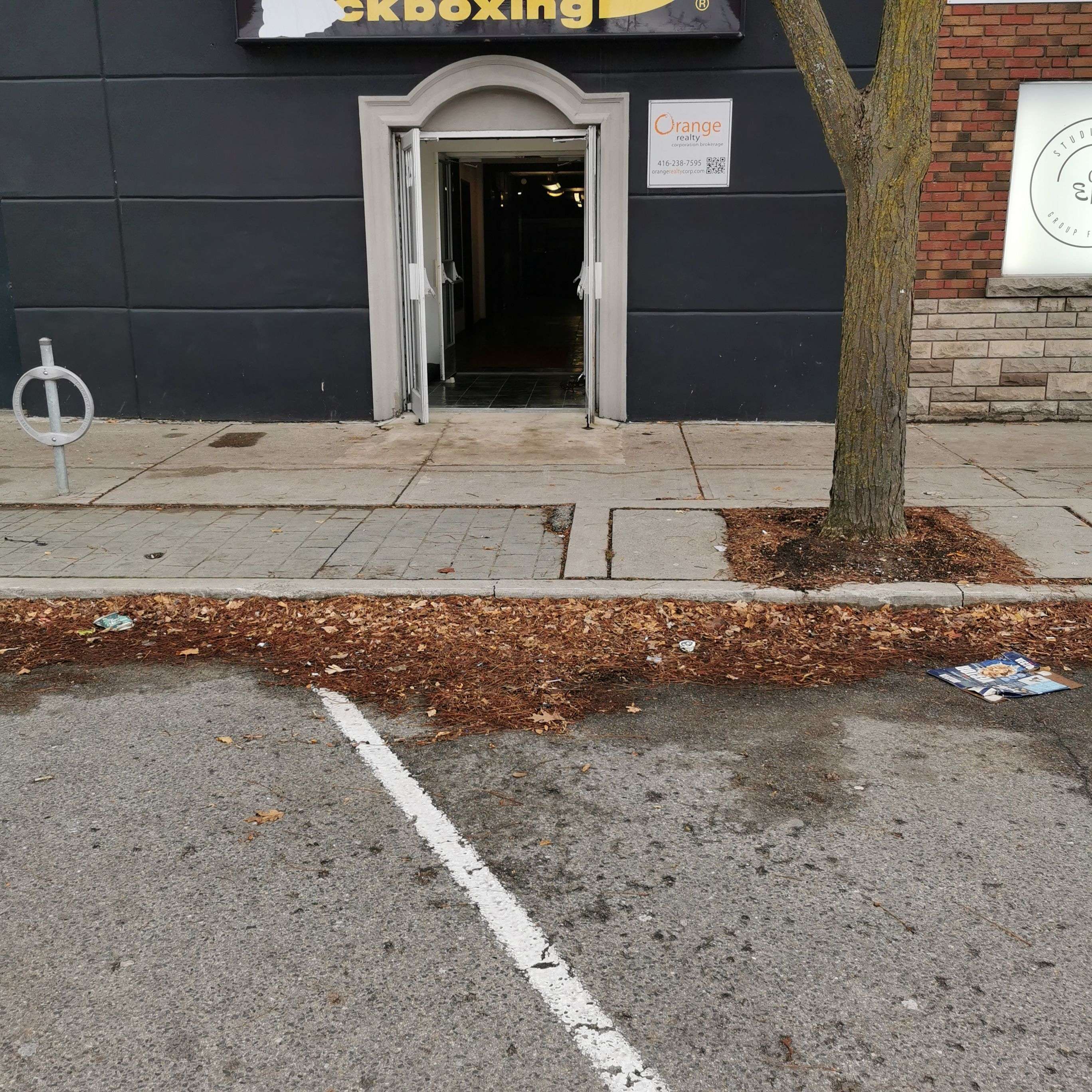 Toronto W06, ON M8W 1M8,3299 Lake Shore BLVD W #101