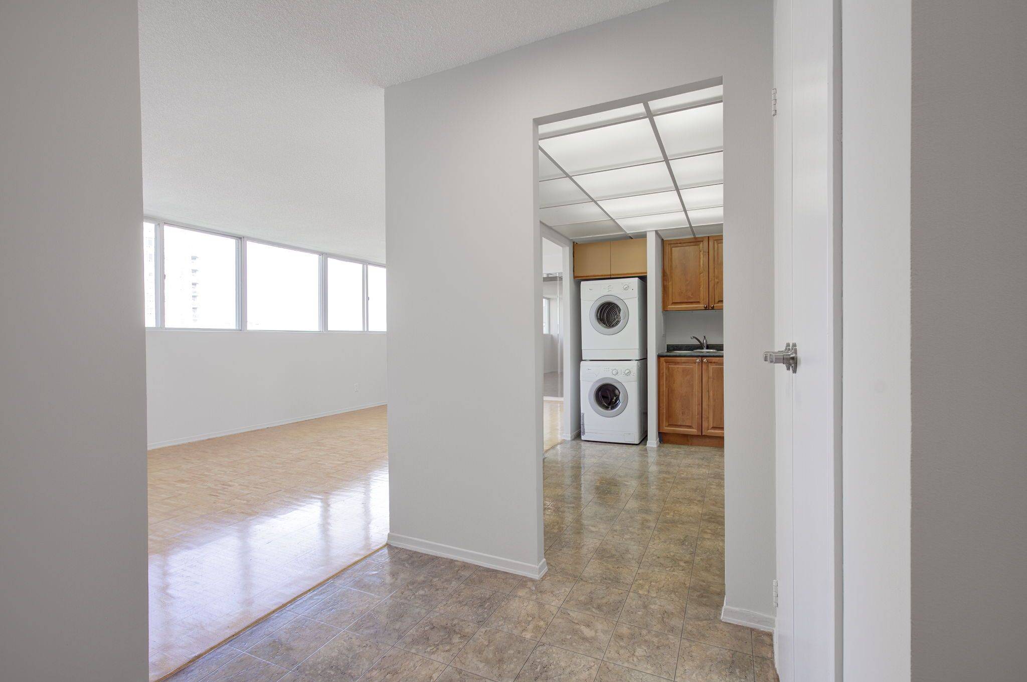 Mississauga, ON L5A 4B8,3700 Kaneff CRES #SPH 11