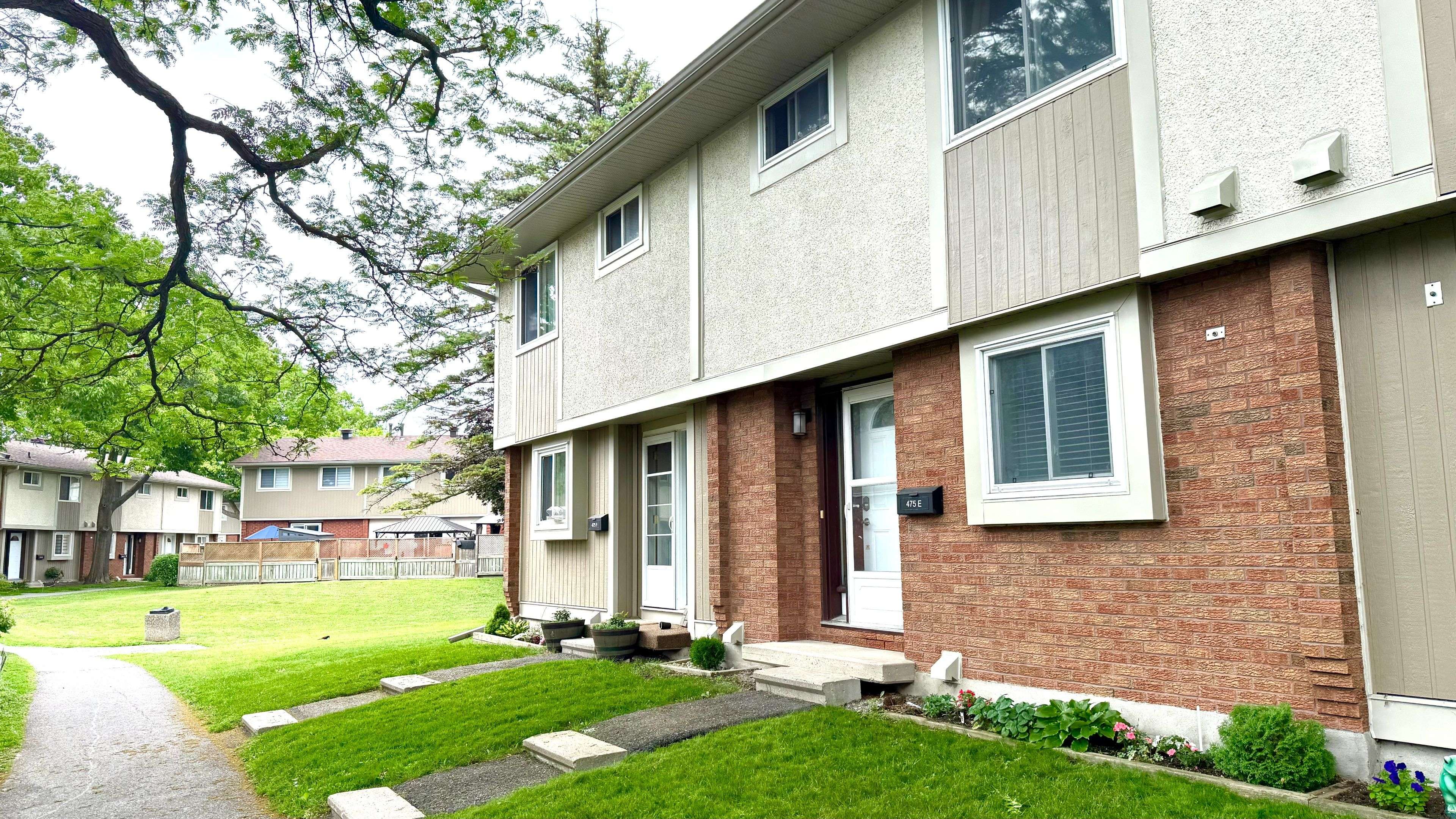 Bells Corners And South To Fallowfield, ON K2H 8T7,475 MOODIE DR #E