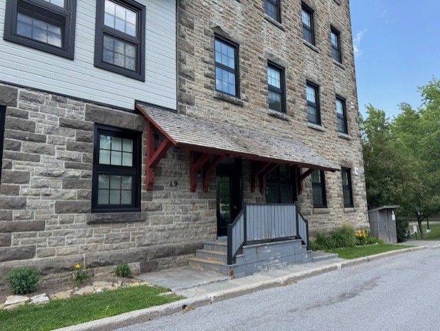 Carleton Place, ON K7C 1T6,49 Mill ST #1