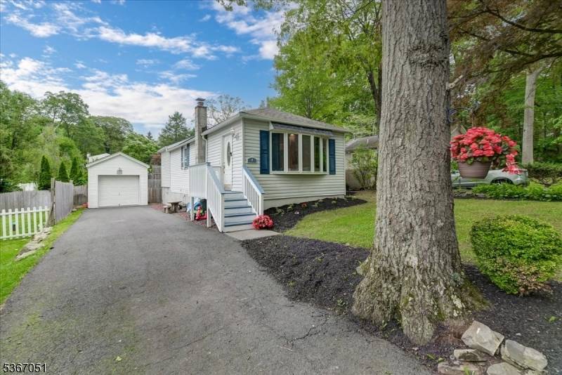 West Milford Twp., NJ 07421,4 Rumson Ct