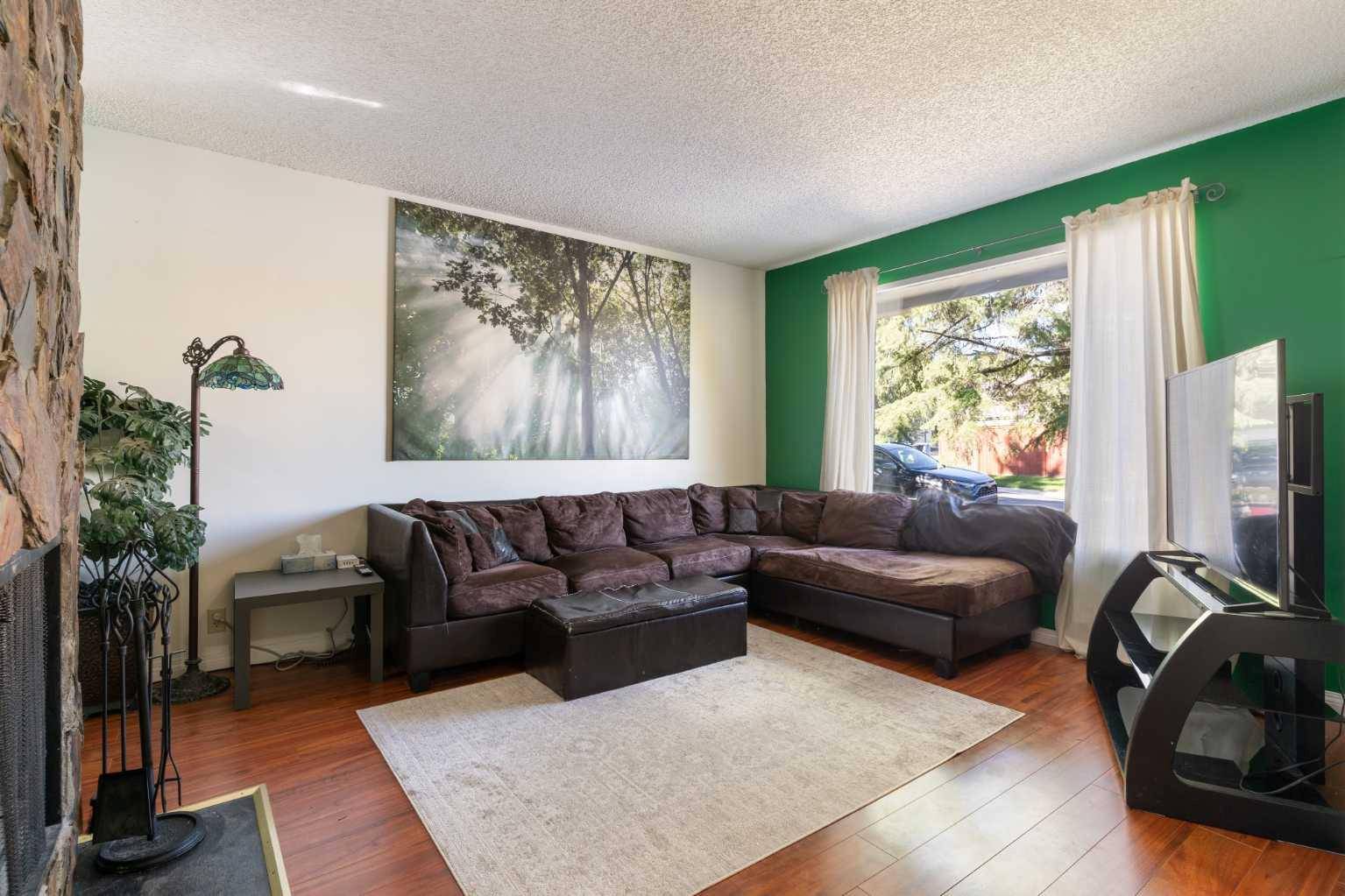 Calgary, AB T3K 1X5,79 Beaconsfield Close NW