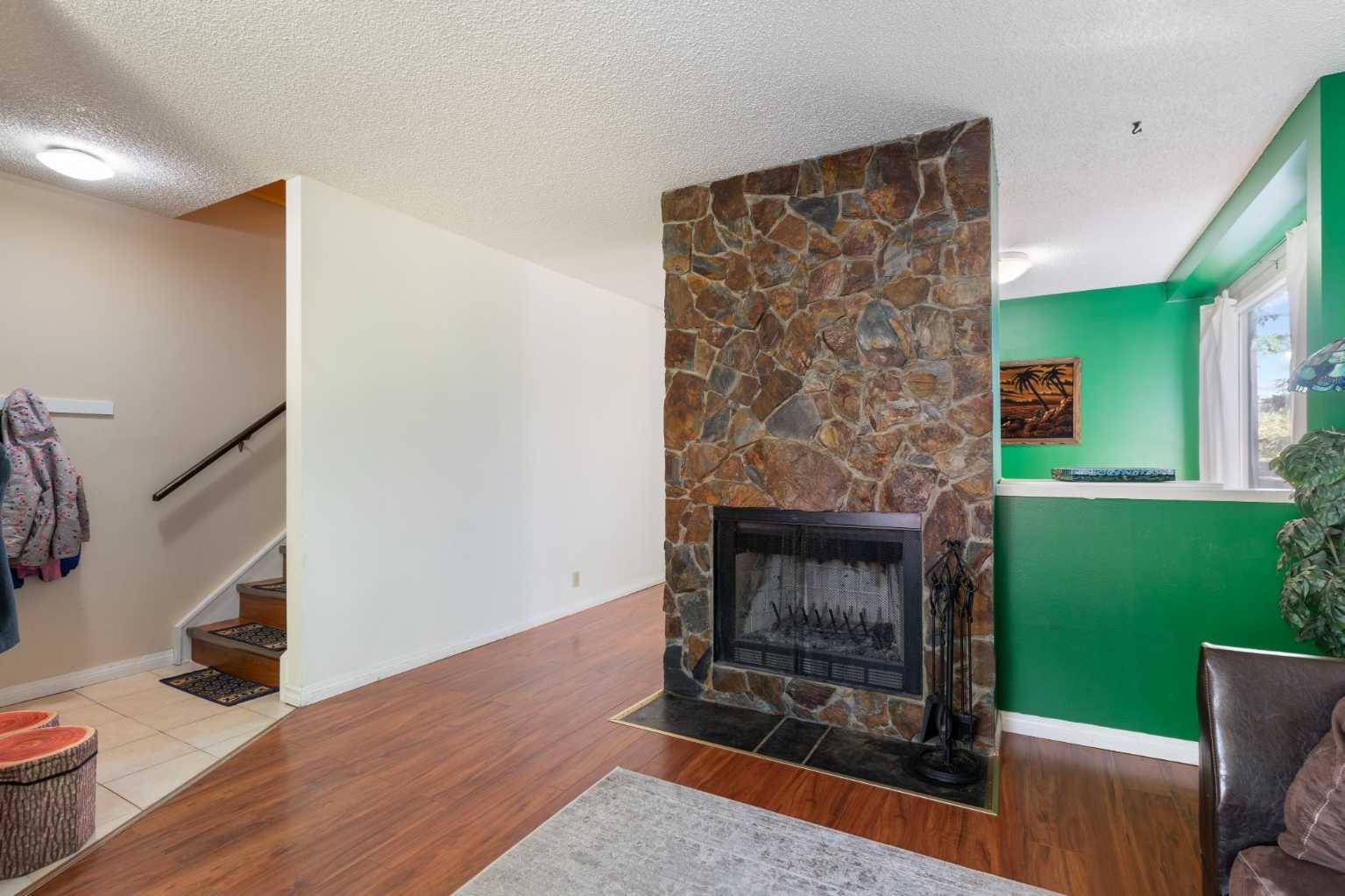 Calgary, AB T3K 1X5,79 Beaconsfield Close NW