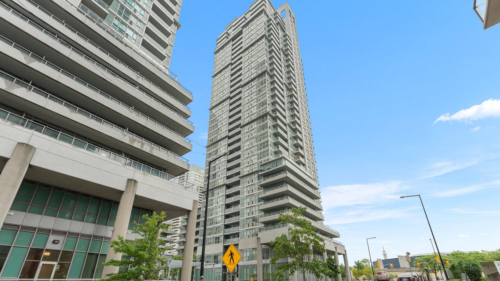 Toronto E09, ON M1P 0B2,70 Town Centre CT #405