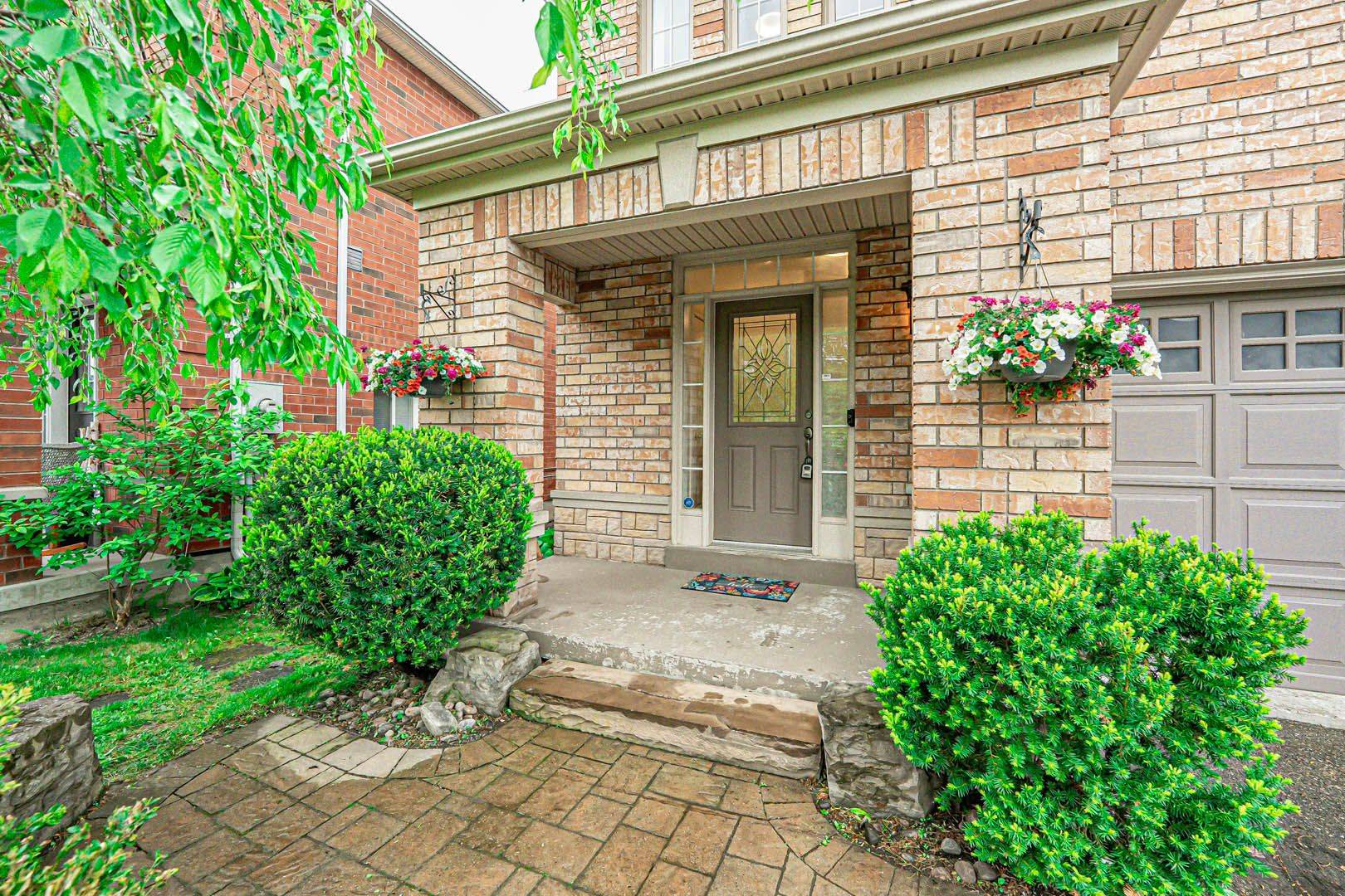 Newmarket, ON L3X 2Y8,906 Isaac Phillips WAY