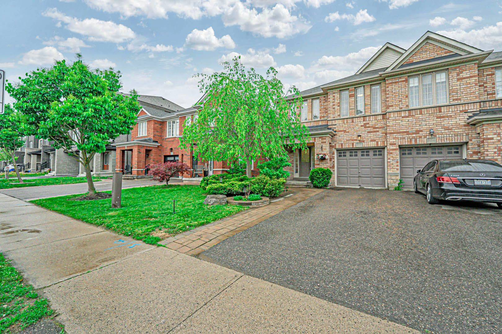 Newmarket, ON L3X 2Y8,906 Isaac Phillips WAY