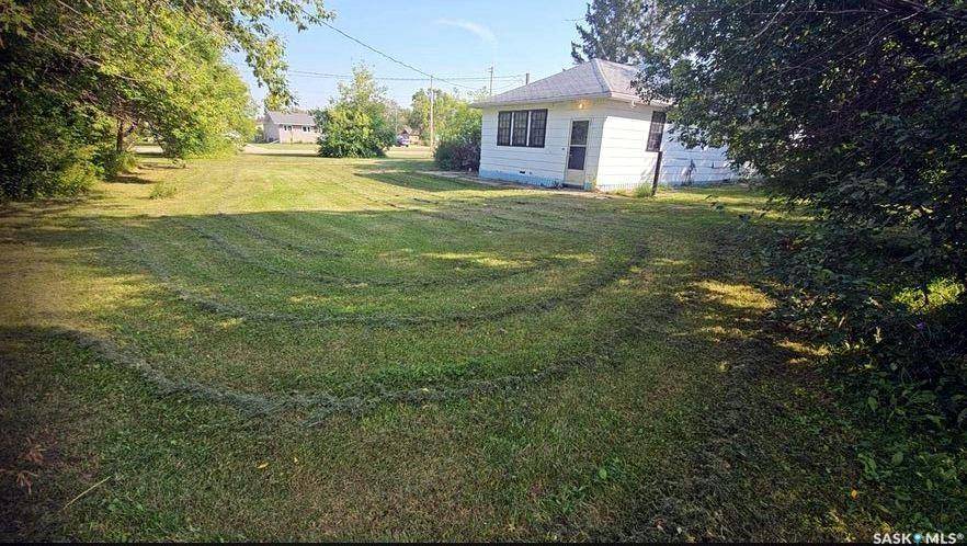 Kelvington, SK S0A 1W0,218-220 3rd AVENUE E