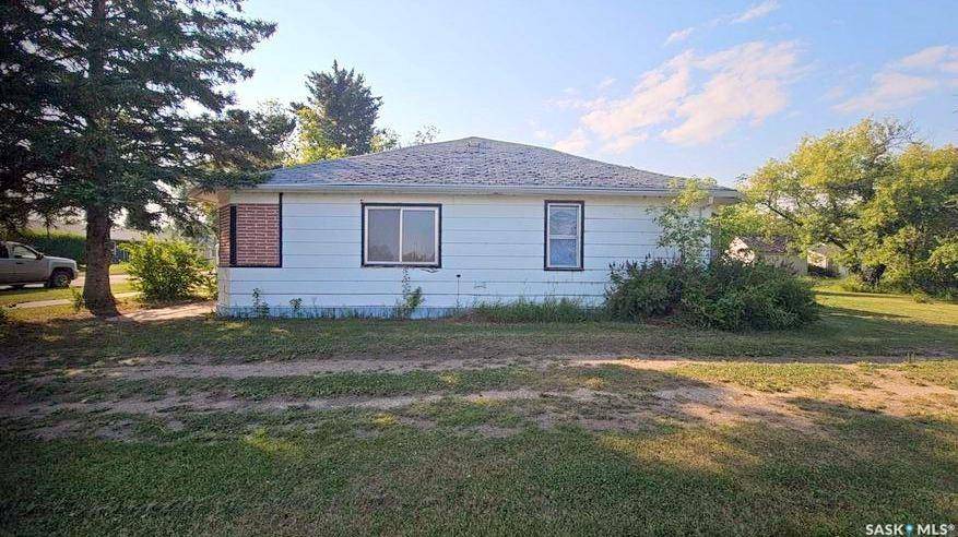 Kelvington, SK S0A 1W0,218-220 3rd AVENUE E
