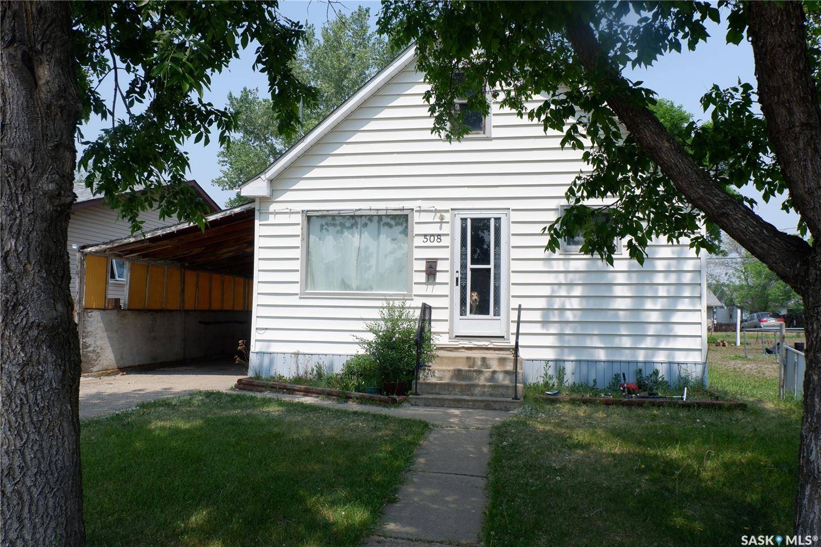 Assiniboia, SK S0H 0B0,508 5th AVENUE W