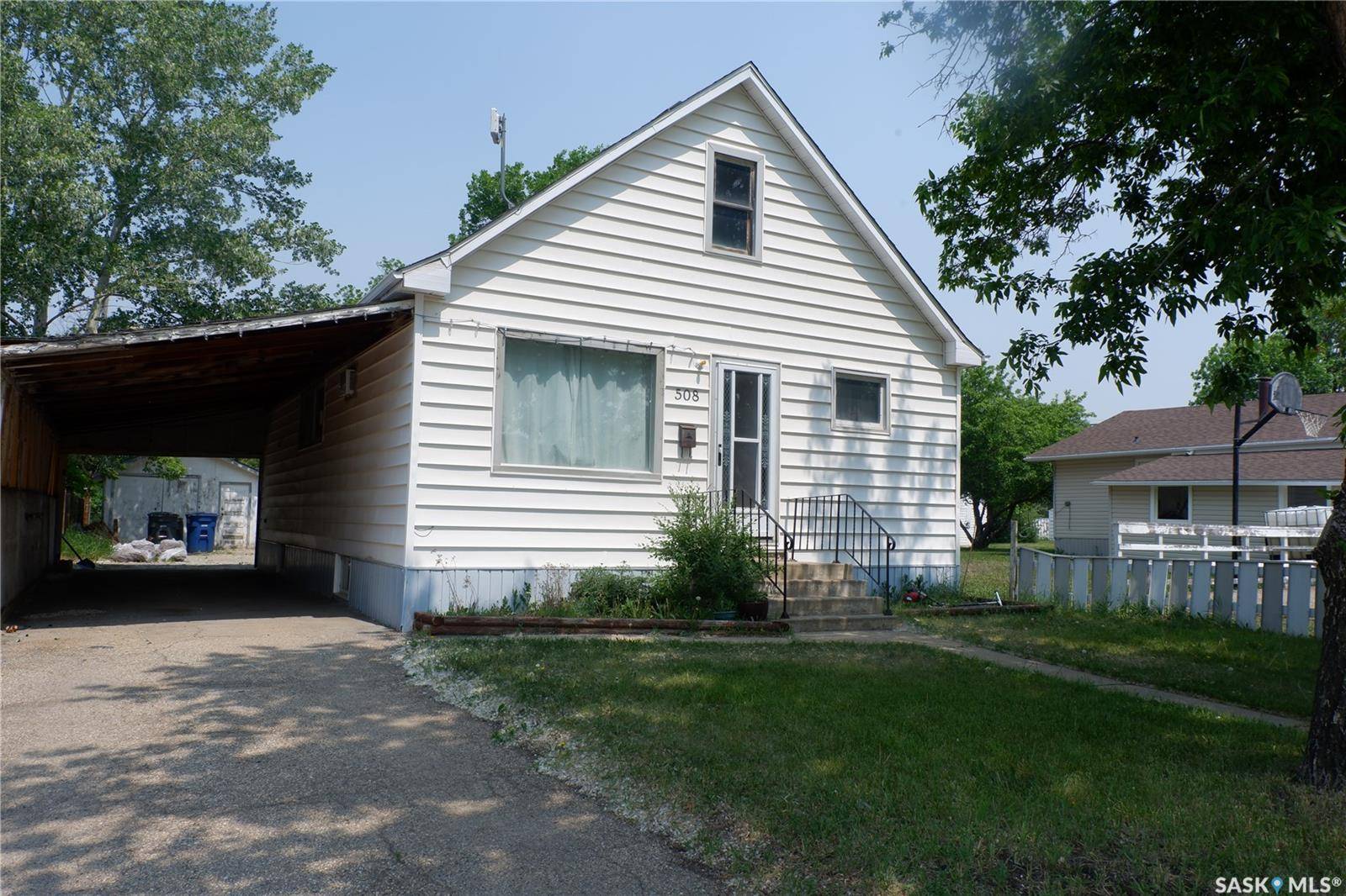 Assiniboia, SK S0H 0B0,508 5th AVENUE W