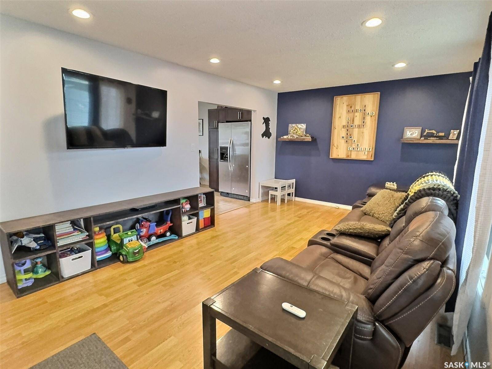Estevan, SK S4A 1R7,713 Albert STREET