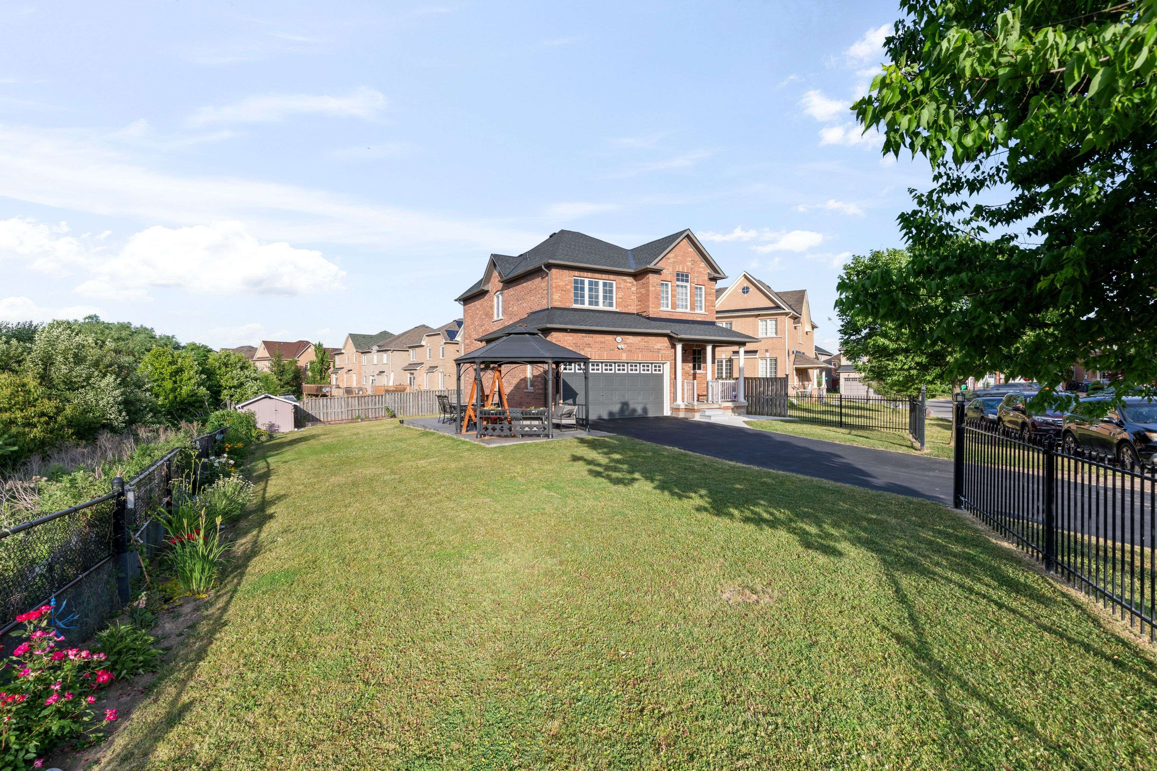 Brampton, ON L6R 0J4,140 Sled Dog RD