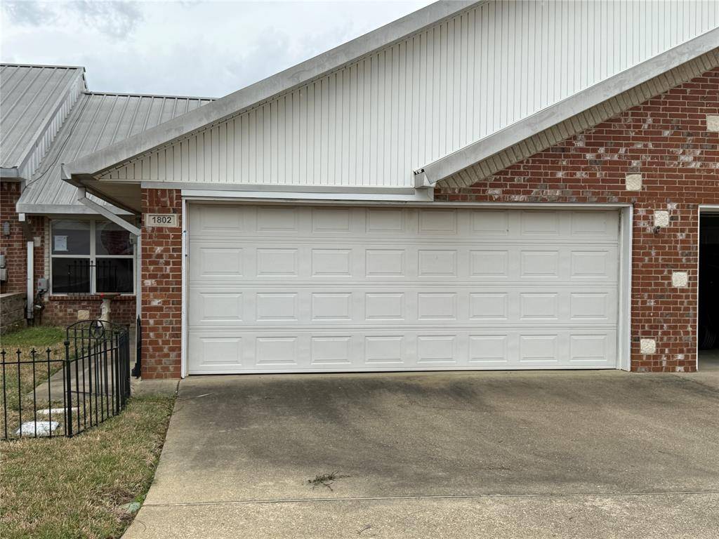 Longview, TX 75605,1802 Limestone Place