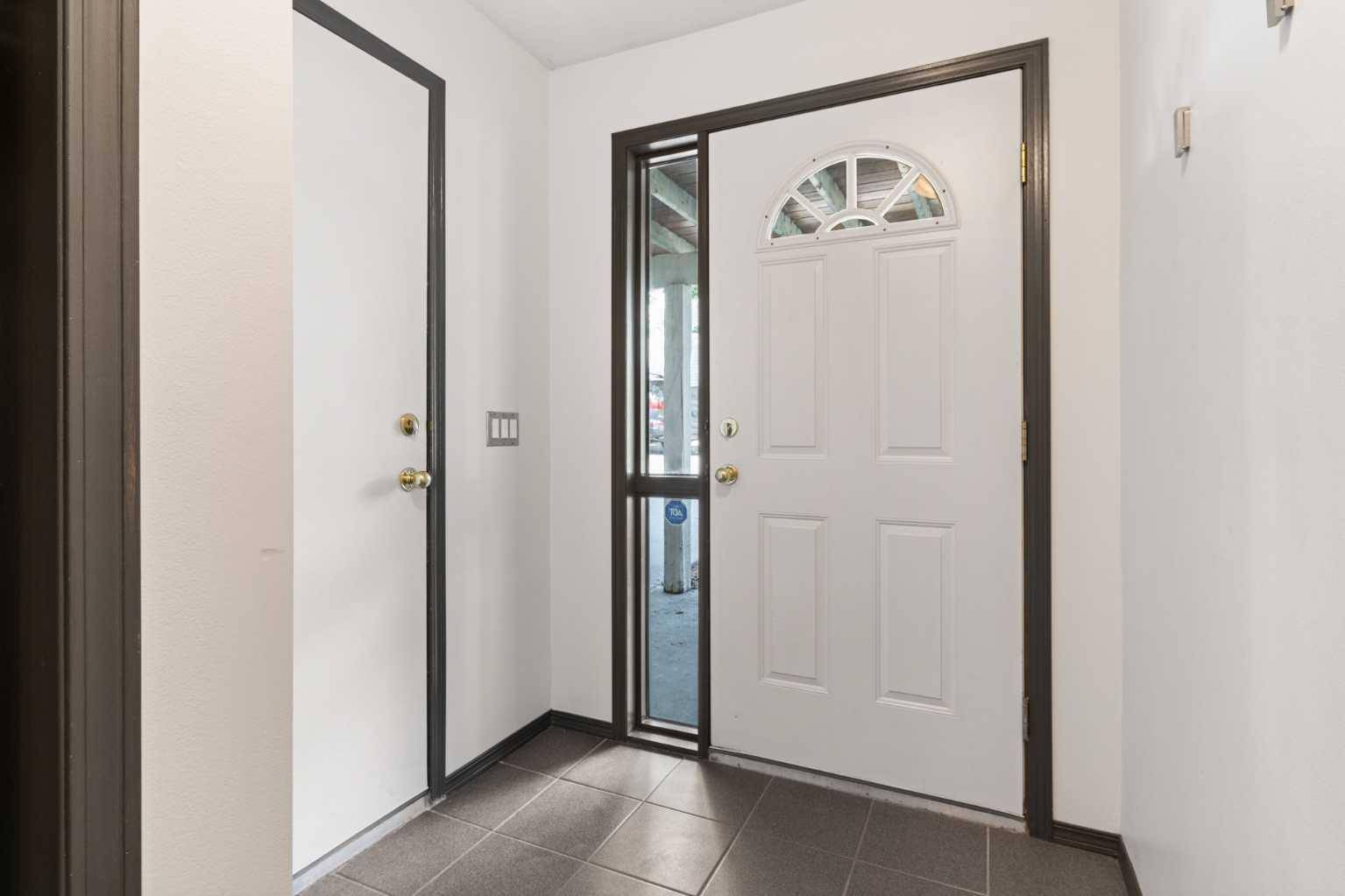 Calgary, AB T3E 7H4,316 Killarney Glen CT SW