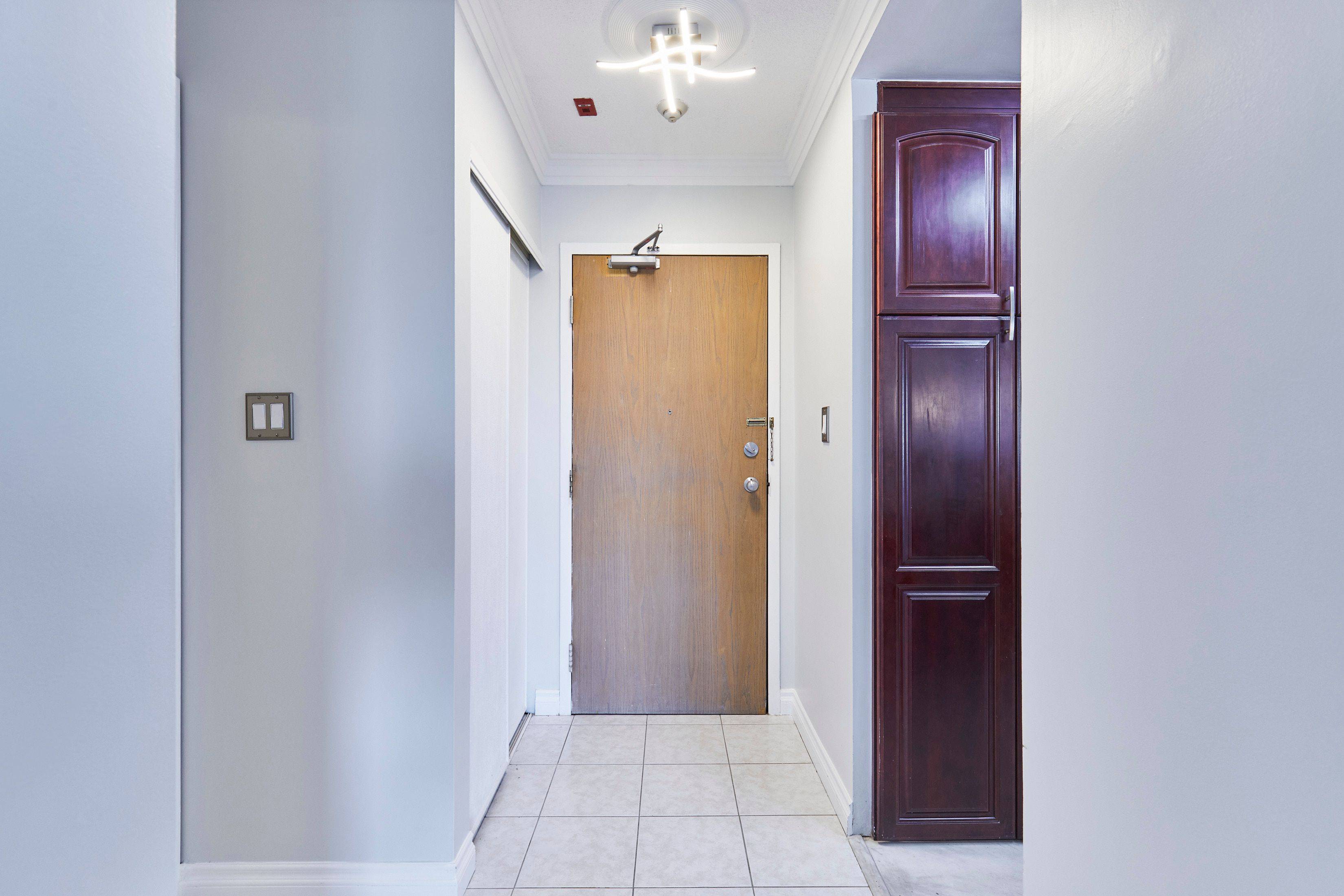 Whitby, ON L1N 8Z1,711 Rossland RD E #702