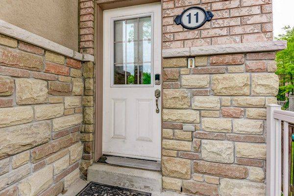 Richmond Hill, ON L4C 0V9,9205 Bathurst ST #11