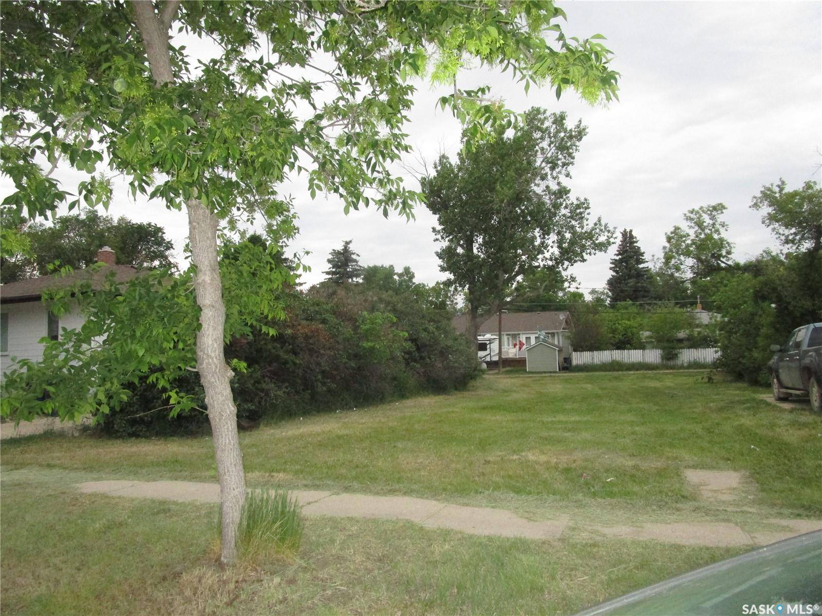 Assiniboia, SK S0H 0B0,221 7th AVENUE