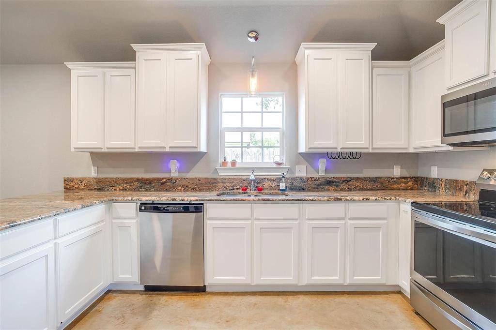 Alvarado, TX 76009,1105 S Fannin Street