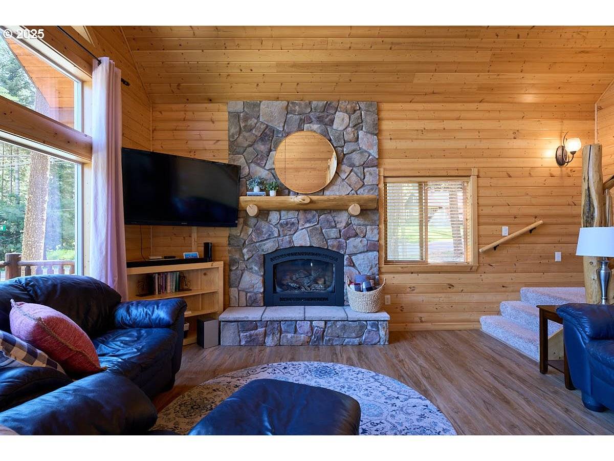 Wallowa Lake, OR 97846,64636 WEST FORK LN
