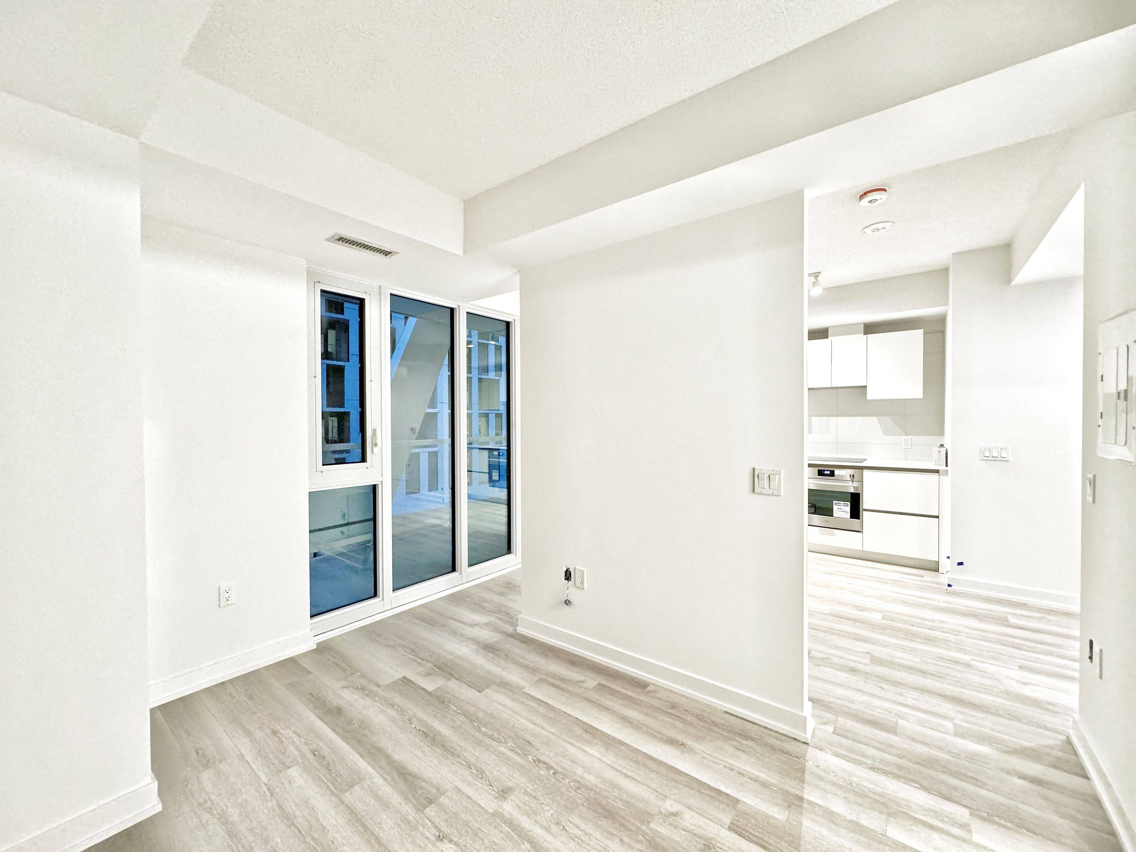 Toronto C01, ON M5T 1T4,230 Simcoe ST #732