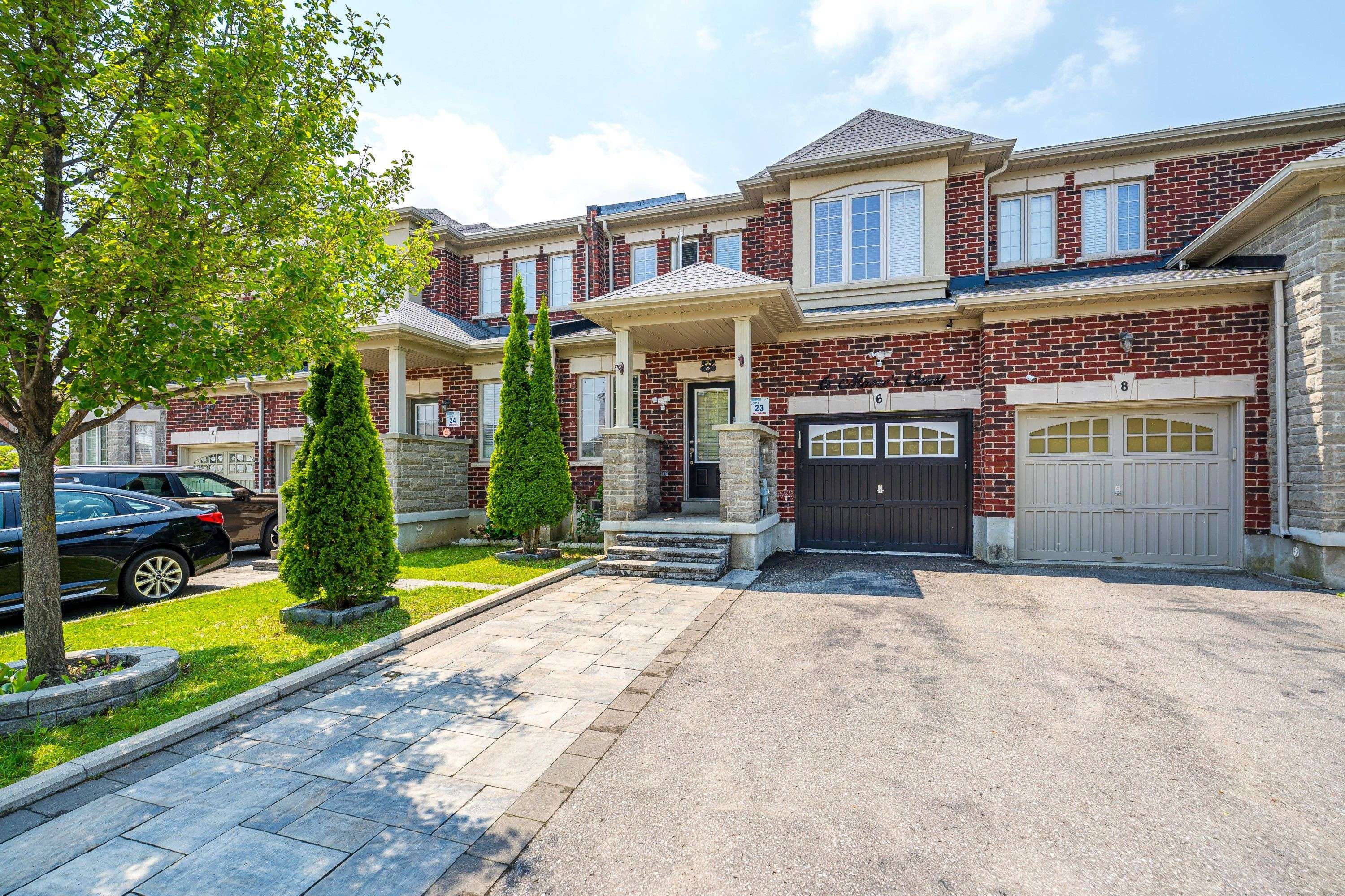Markham, ON L6B 0V7,6 Moore's CT