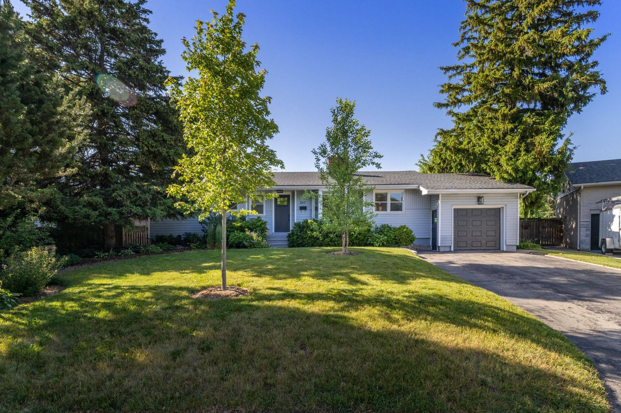 Burlington, ON L7L 2A5,247 Elmhurst CRES