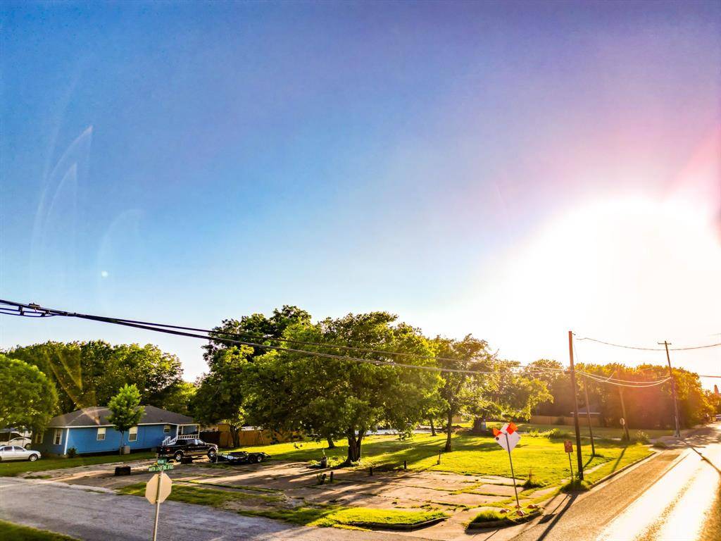 Waxahachie, TX 75165,906 Dr Martin Luther King Jr Boulevard