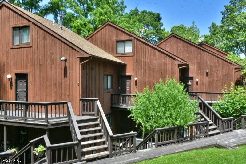 Vernon Twp., NJ 07462,2 Davos Drive East #4