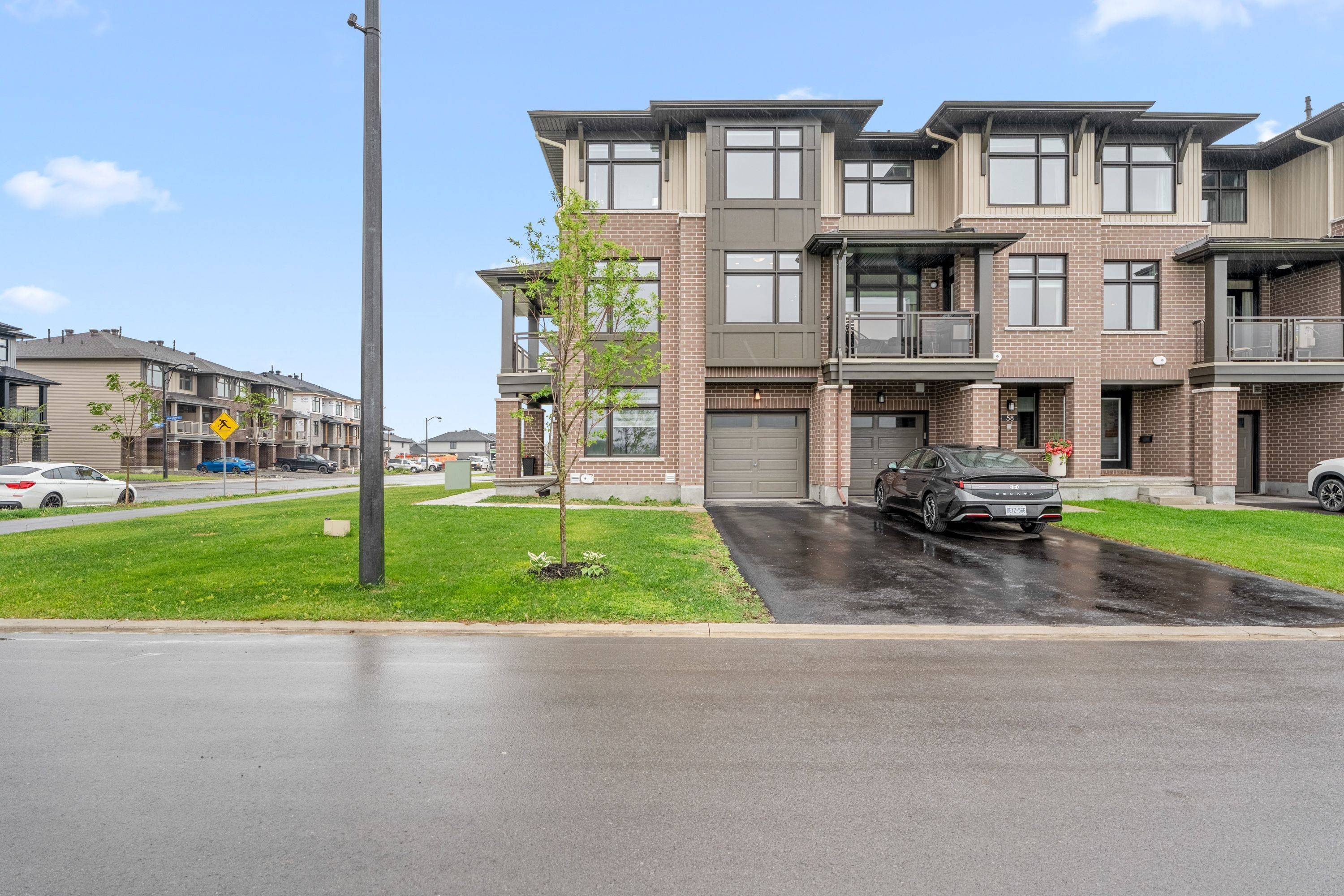 Orleans - Convent Glen And Area, ON K1W 0R2,60 Verglas LN