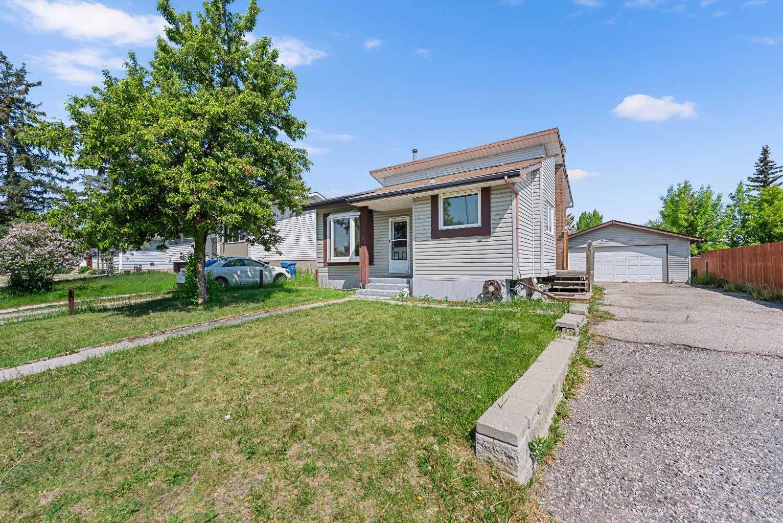 Calgary, AB T1Y 3K2,108 Pineland PL NE