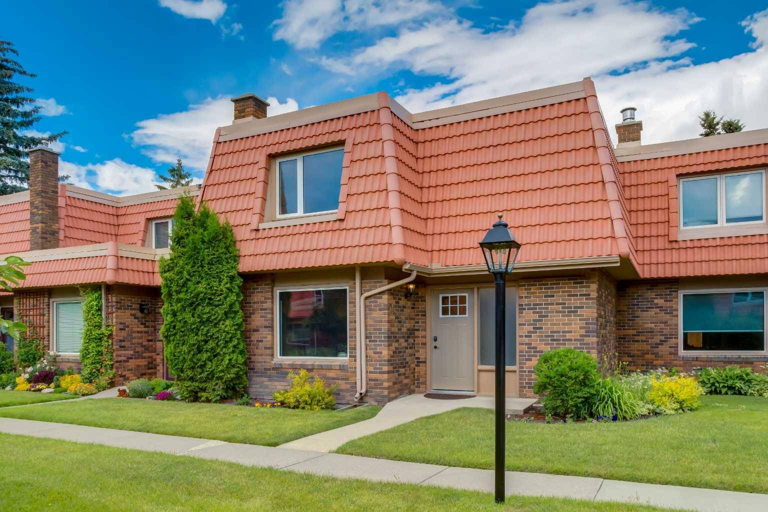 Calgary, AB T2J 0L8,714 Willow Park DR SE #55
